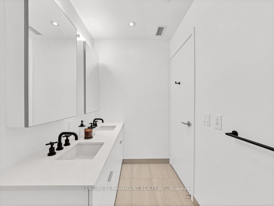 22 Lombard St, #502