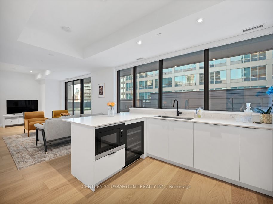 22 Lombard St, #502