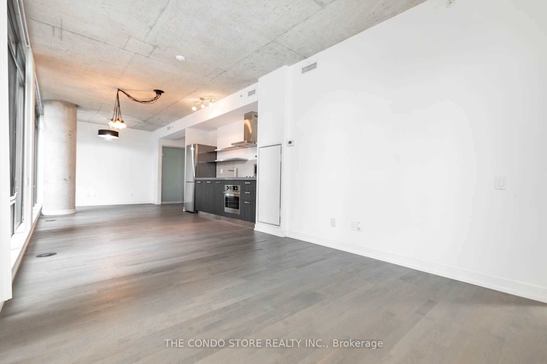 560 King St W, #527