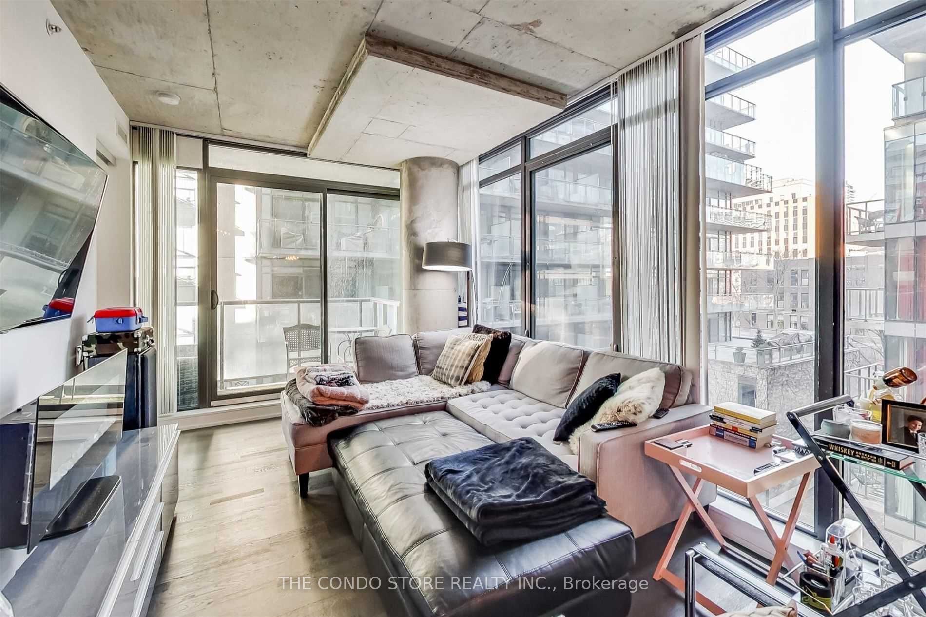 560 King St W, #527