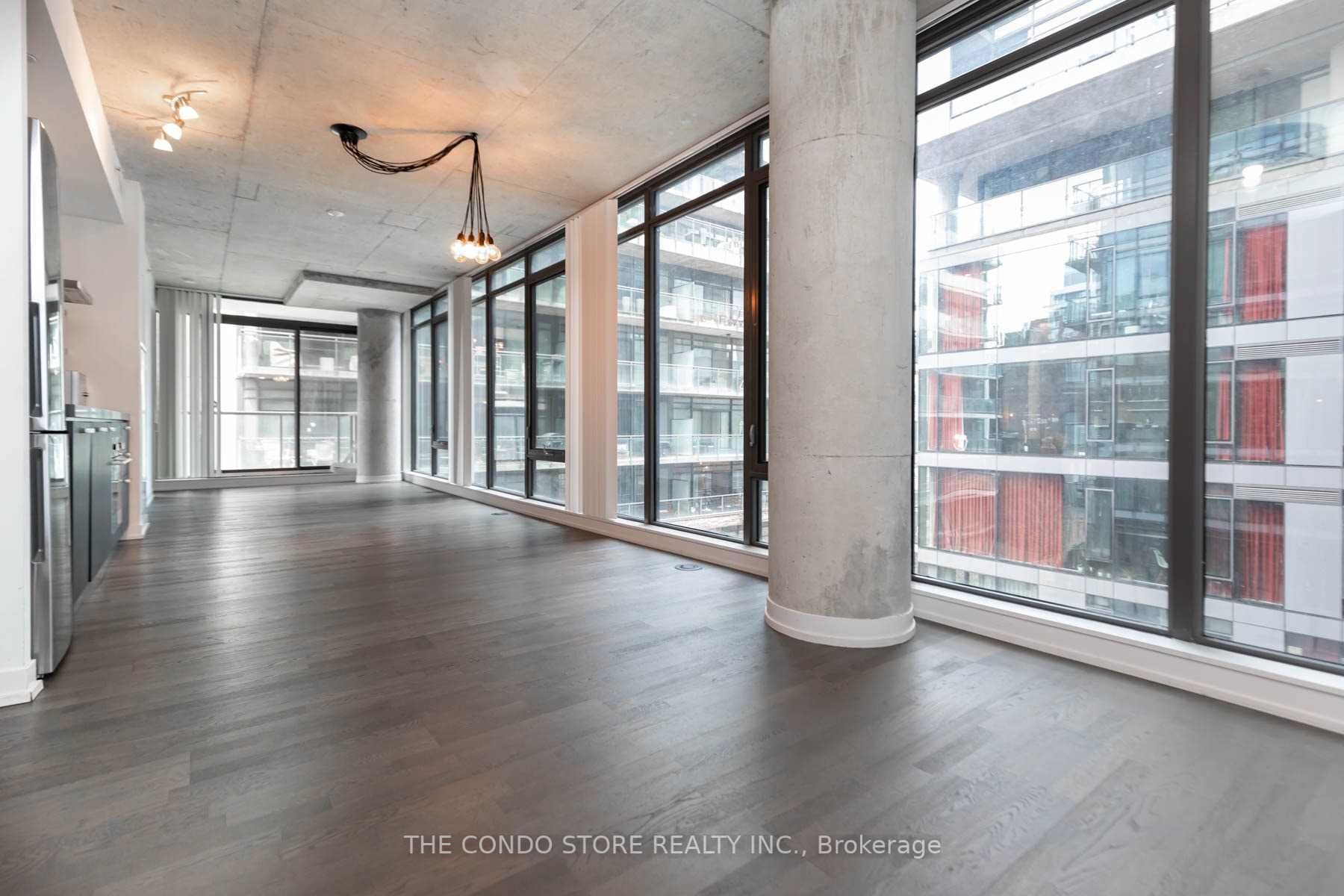 560 King St W, #527