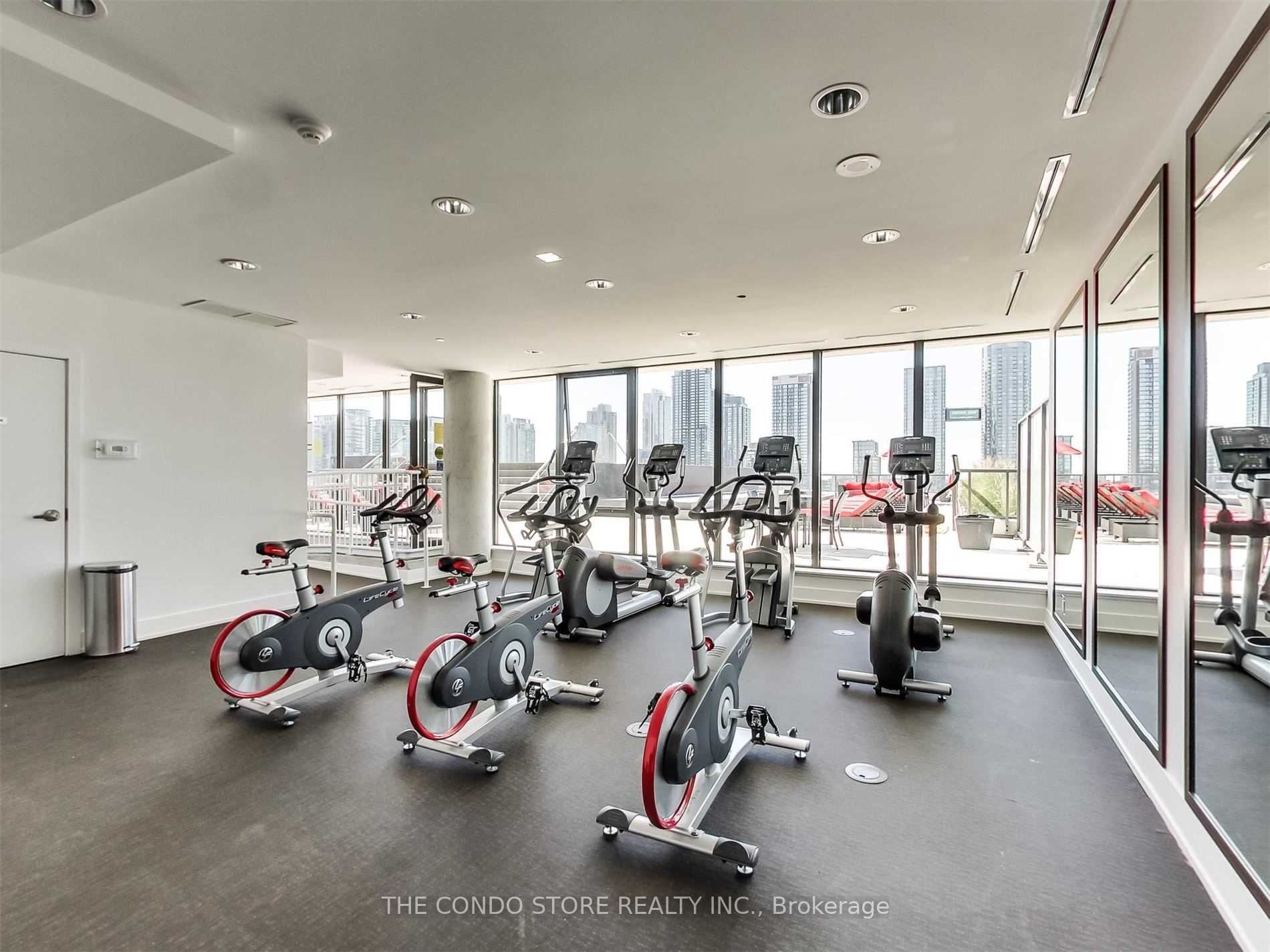 560 King St W, #527