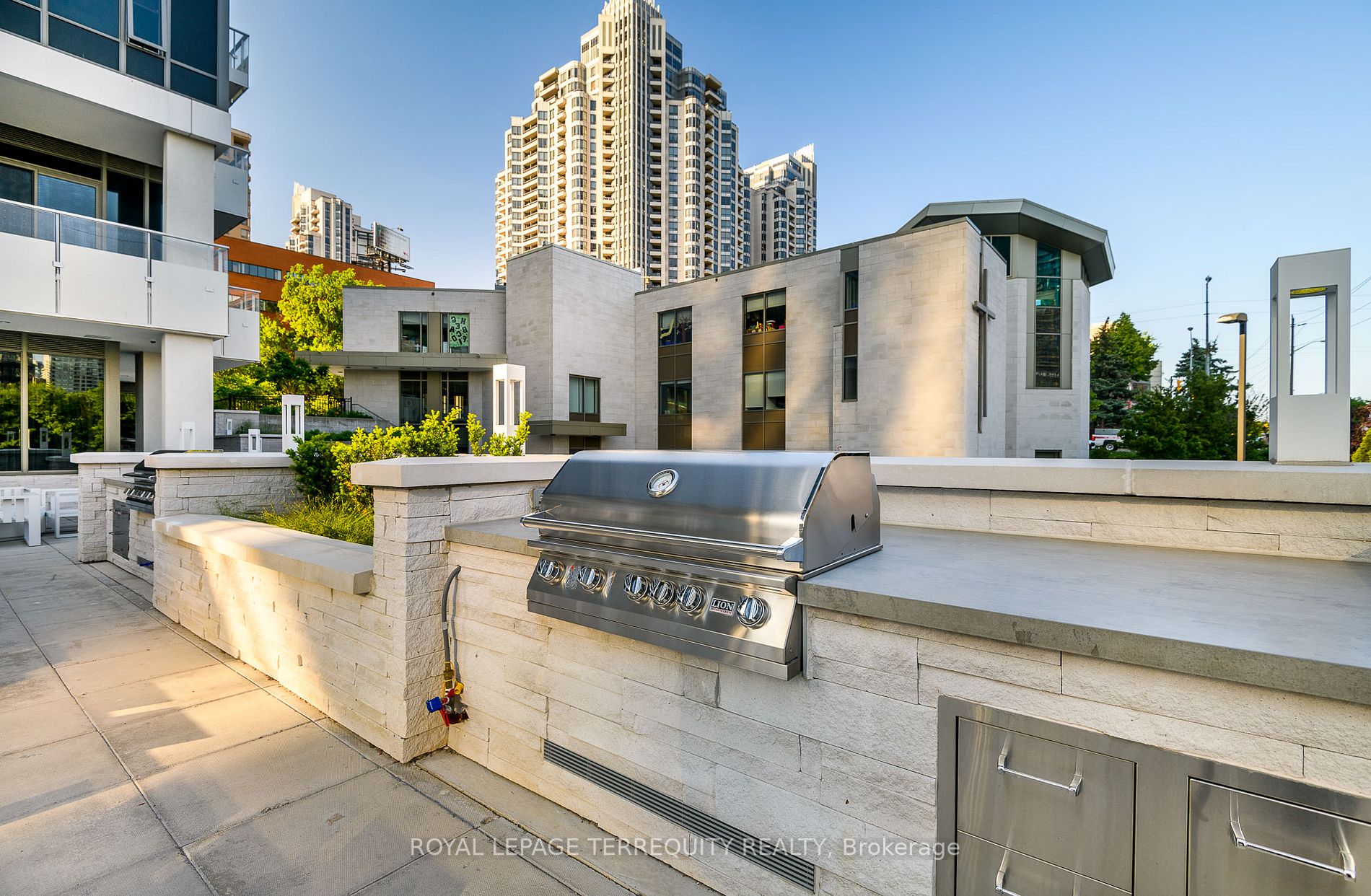 75 Canterbury Place, #PH107