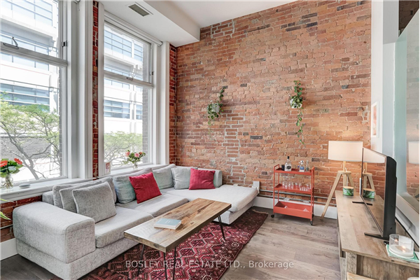 915 King St W, Toronto