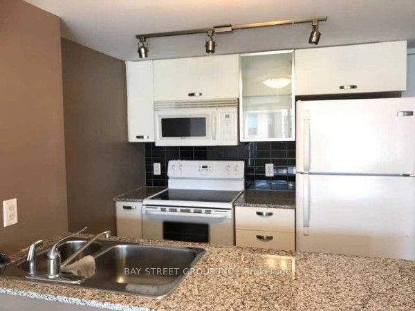 38 Grenville St, #1406