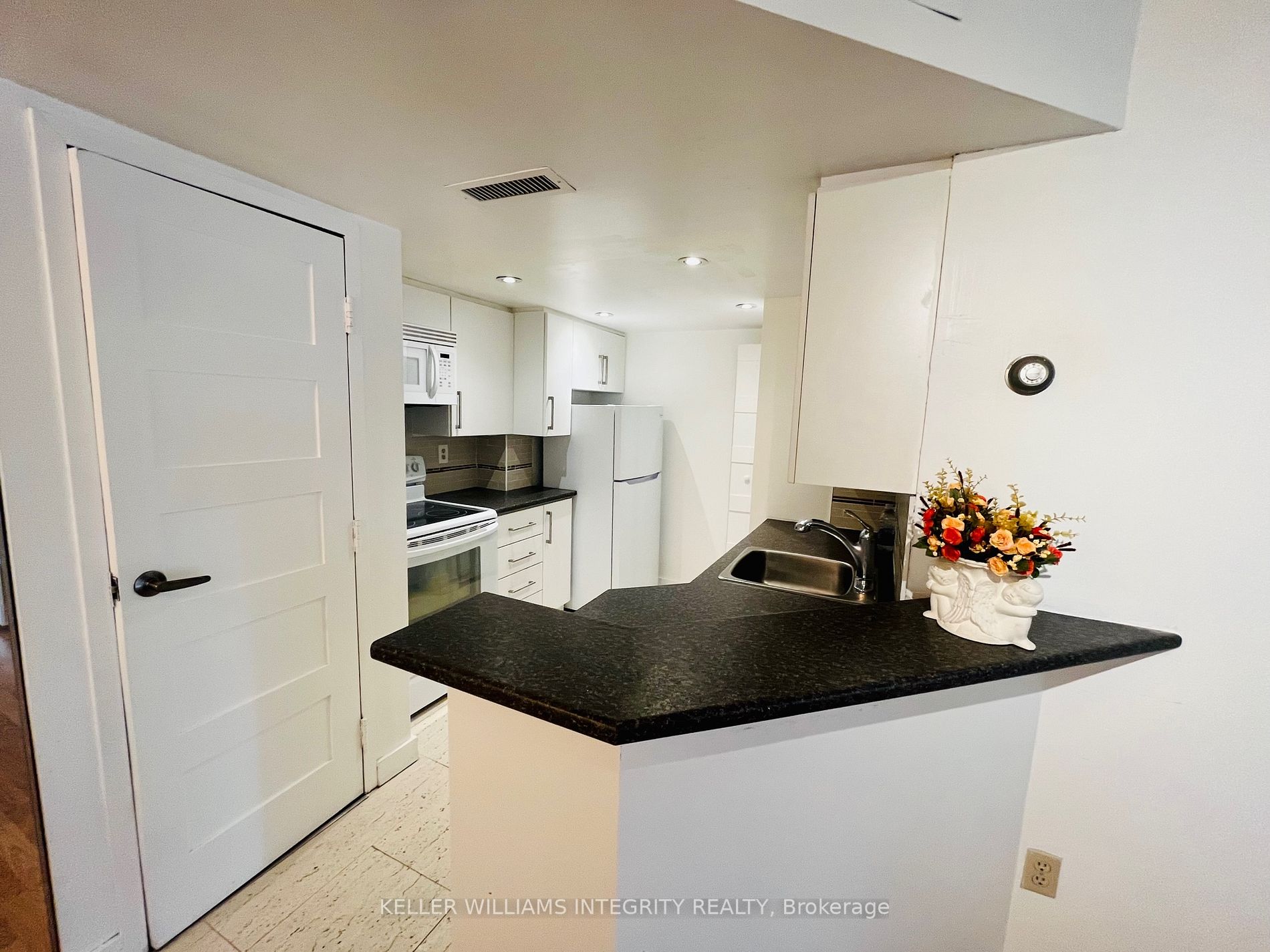 1001 Bay St, #406
