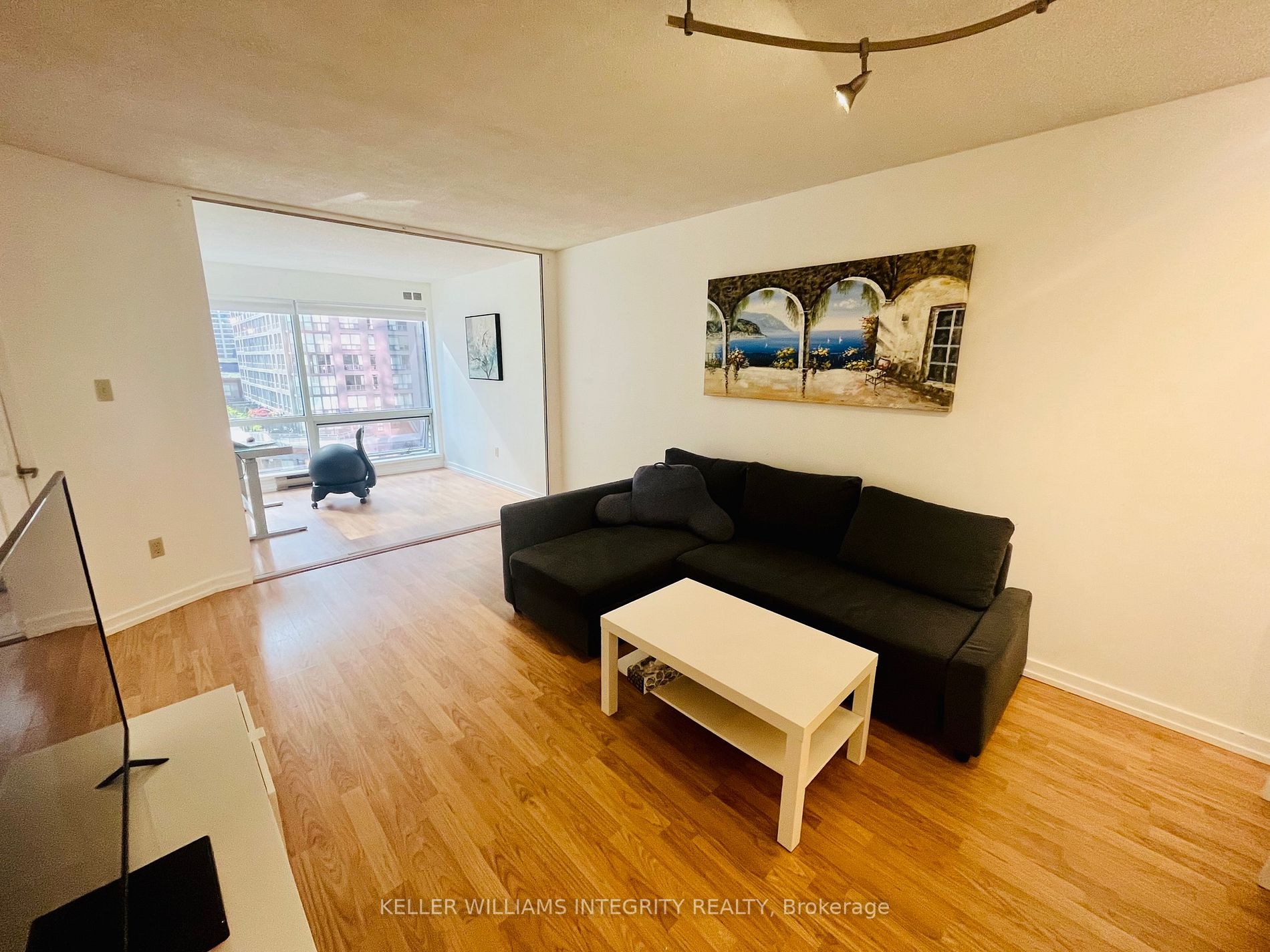 1001 Bay St, #406