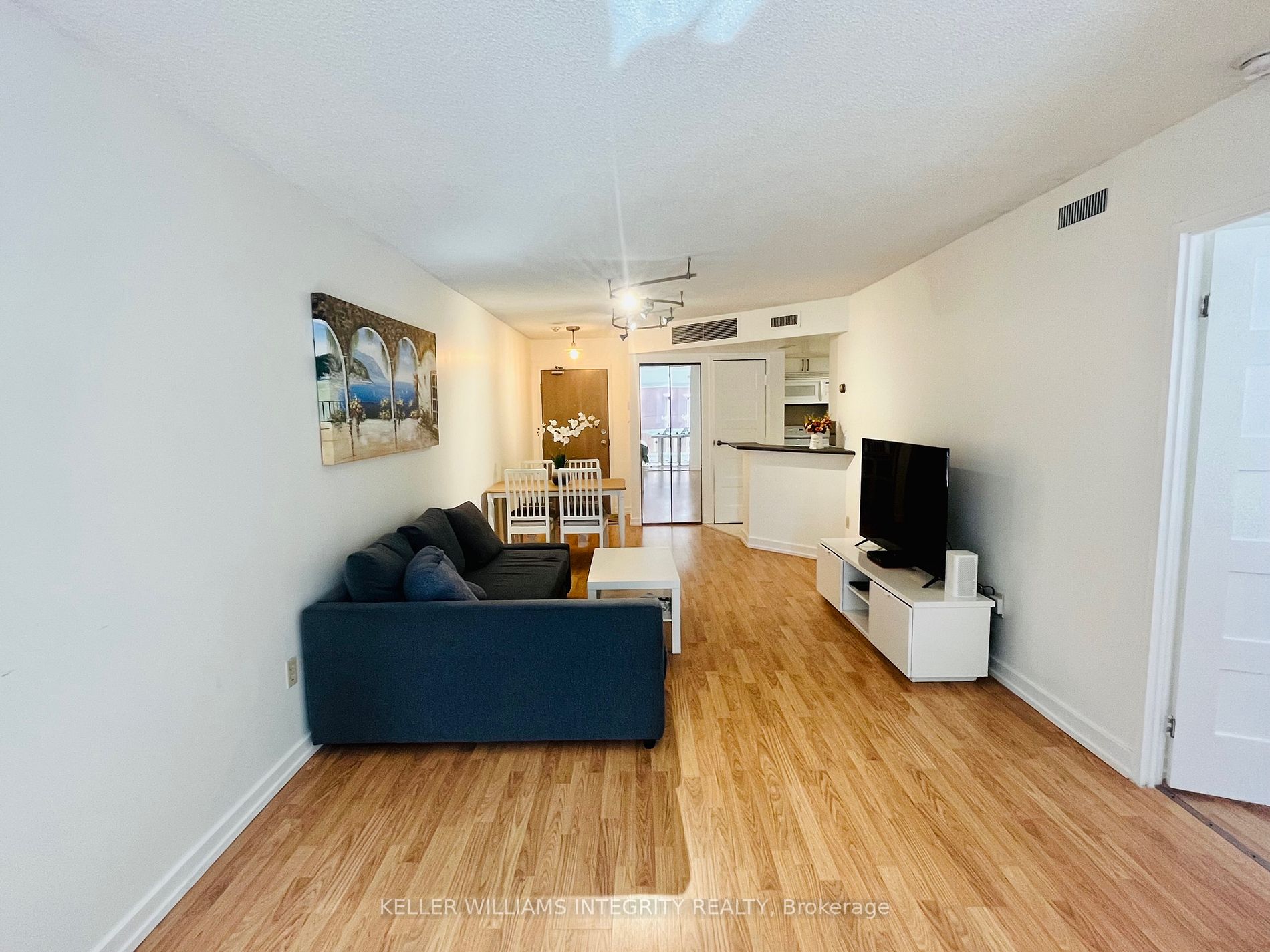 1001 Bay St, #406