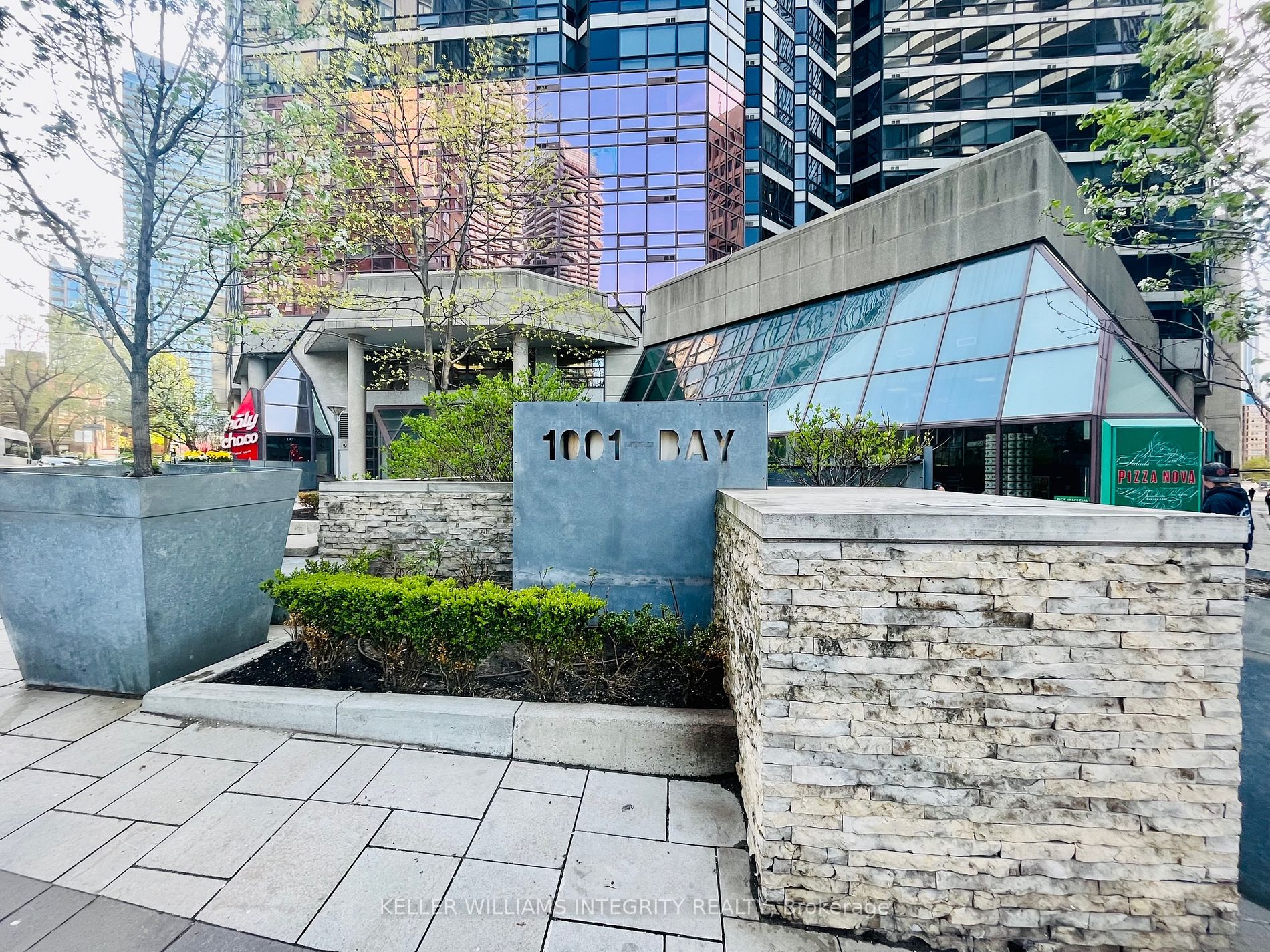 1001 Bay St, #406