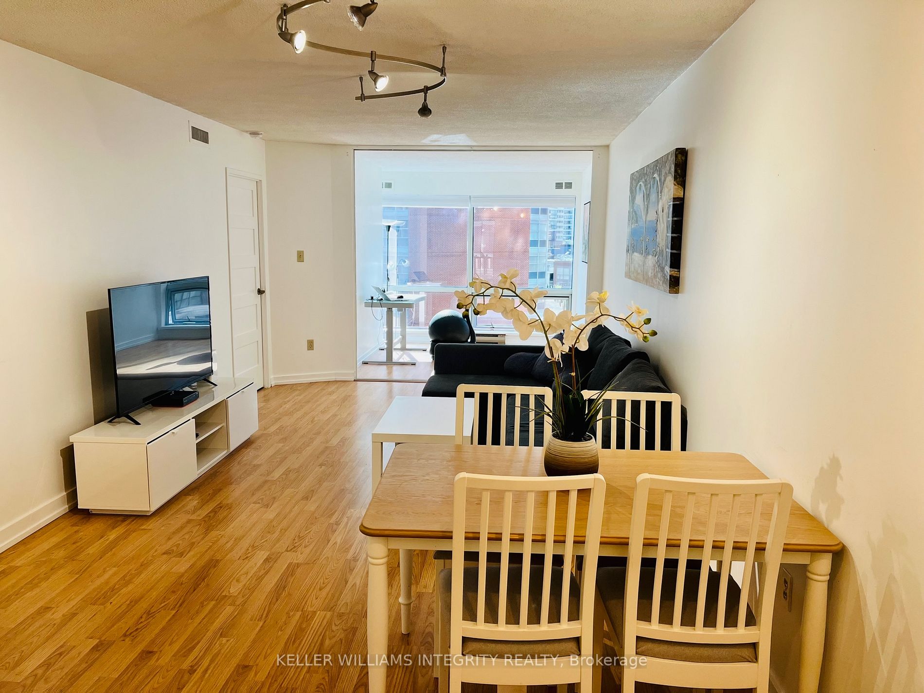 1001 Bay St, #406