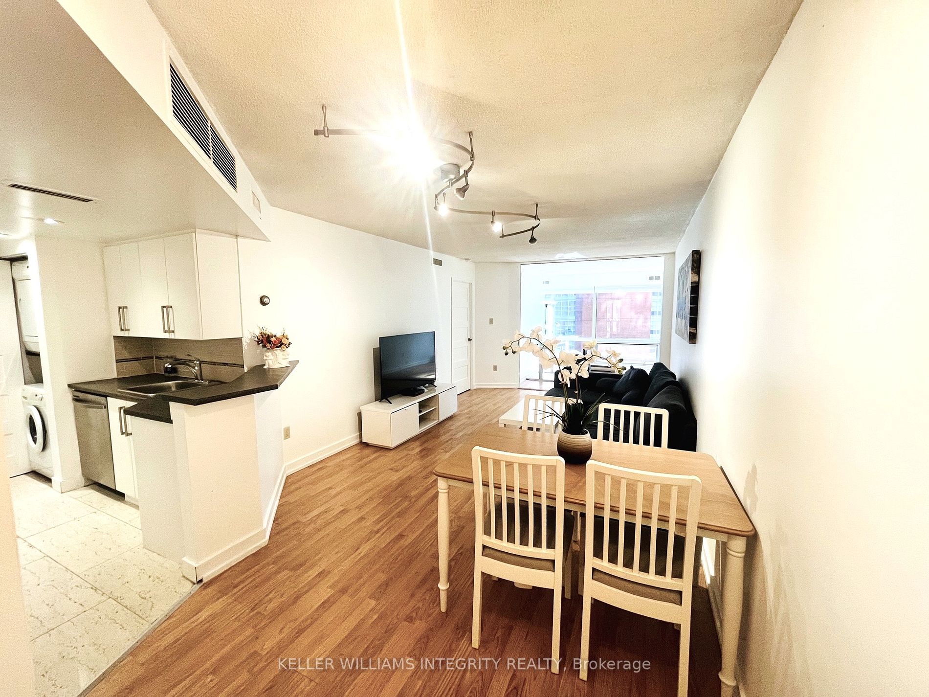 1001 Bay St, #406