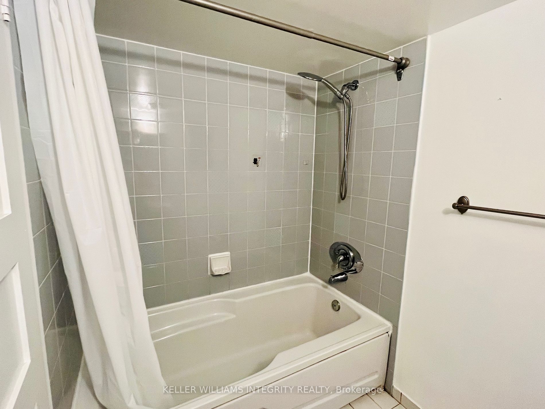1001 Bay St, #406