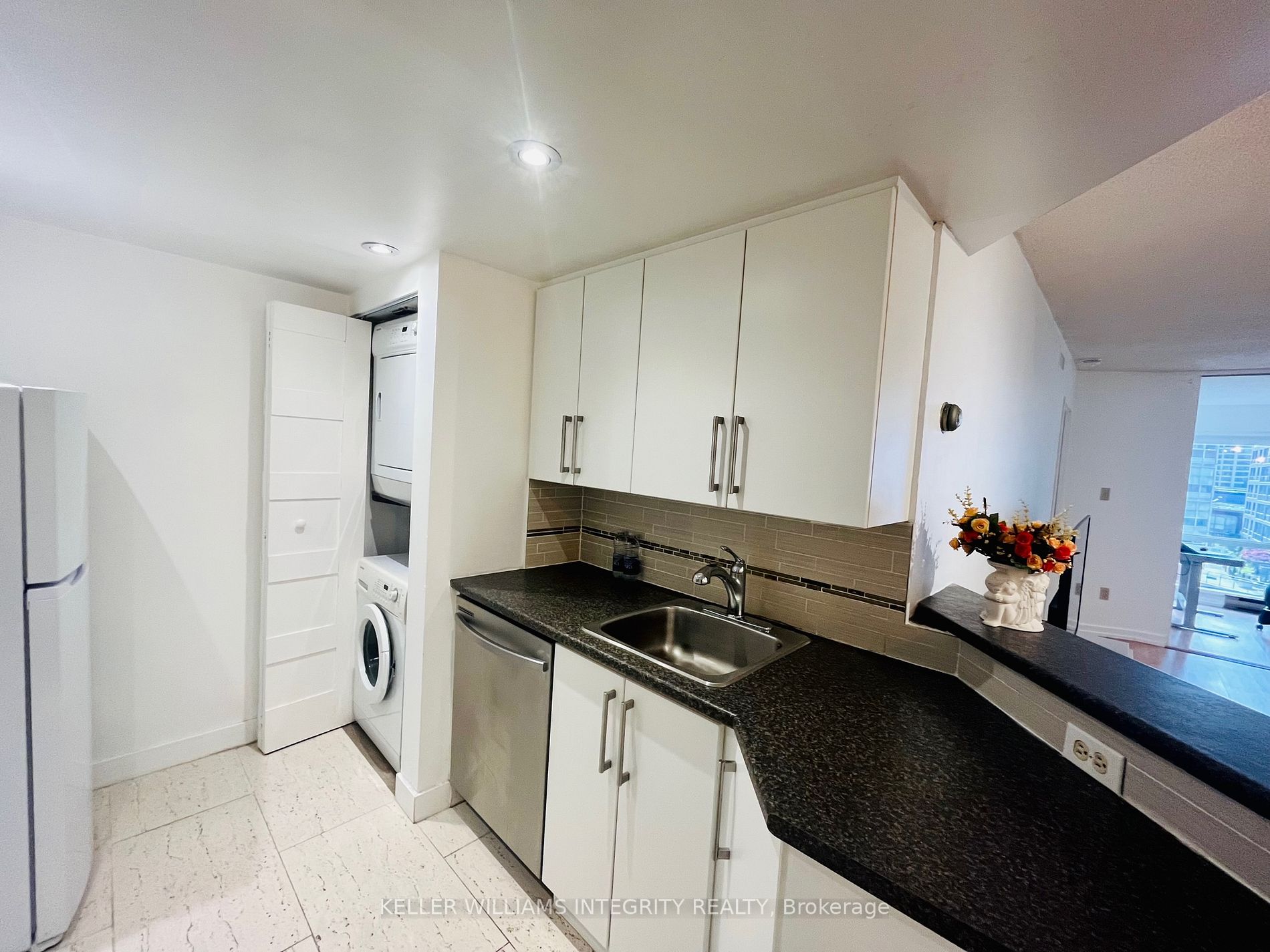 1001 Bay St, #406