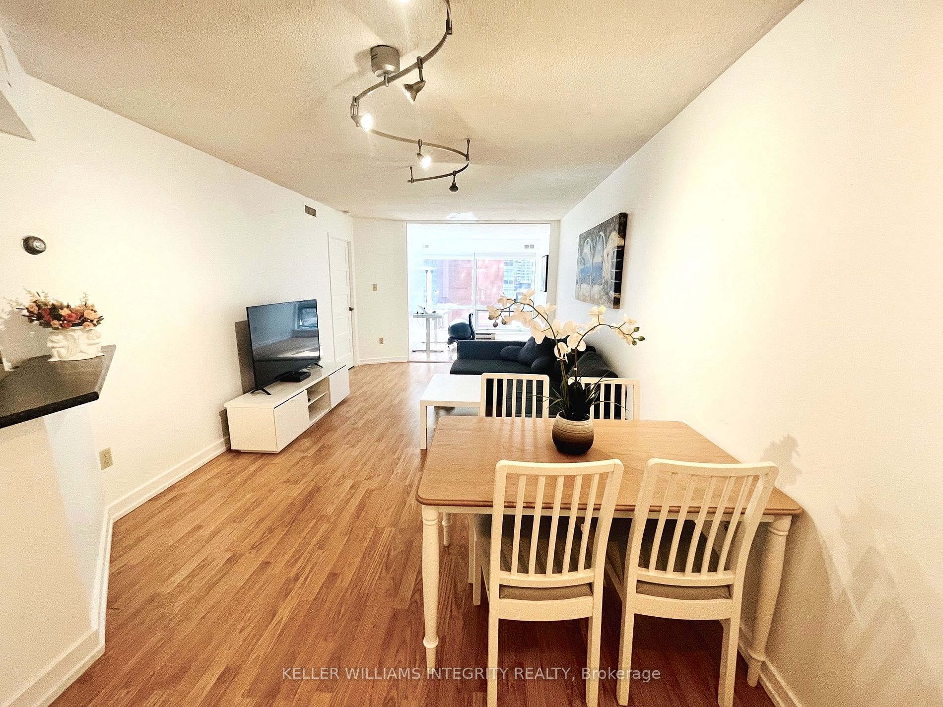 1001 Bay St, #406