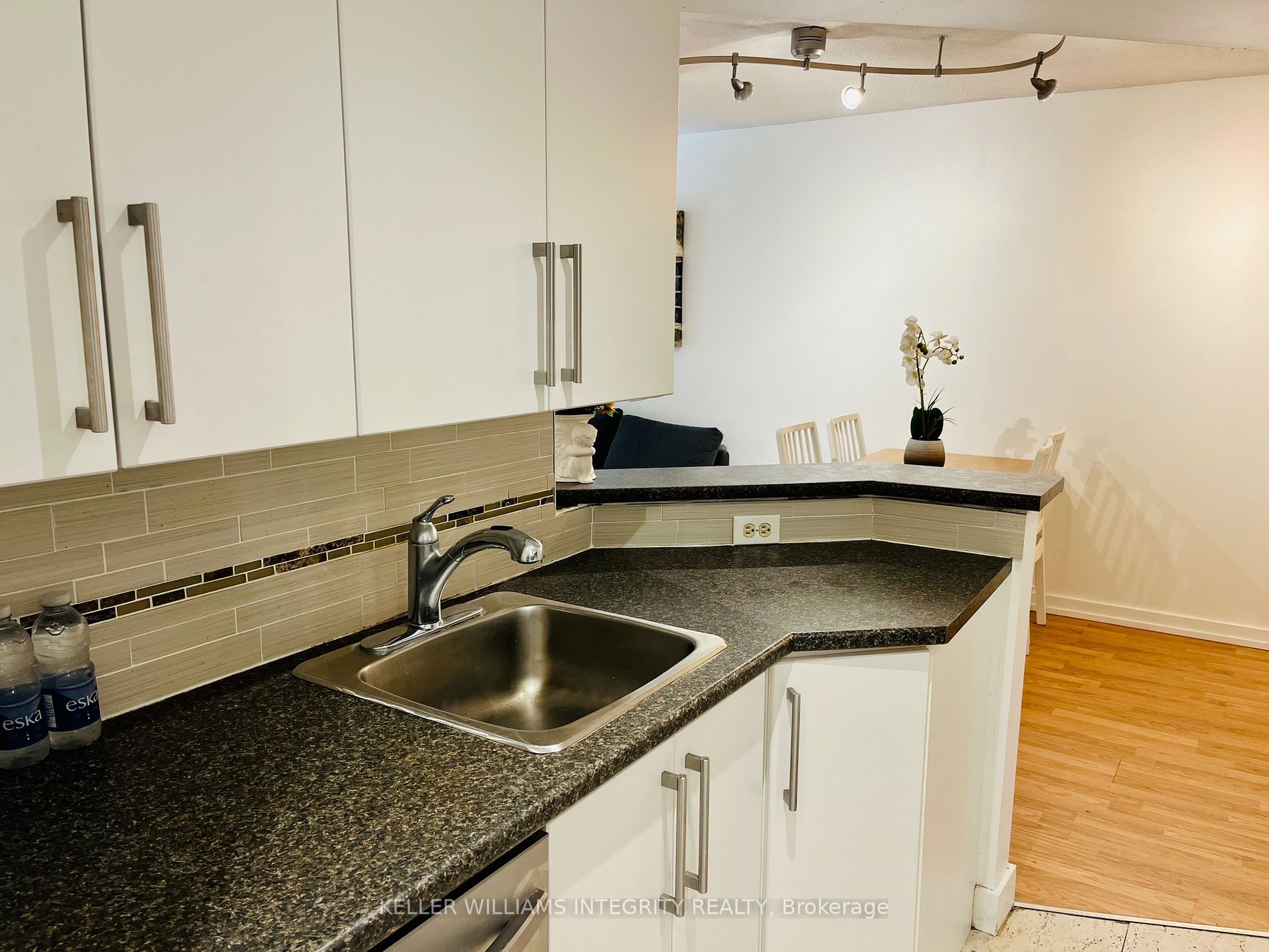 1001 Bay St, #406