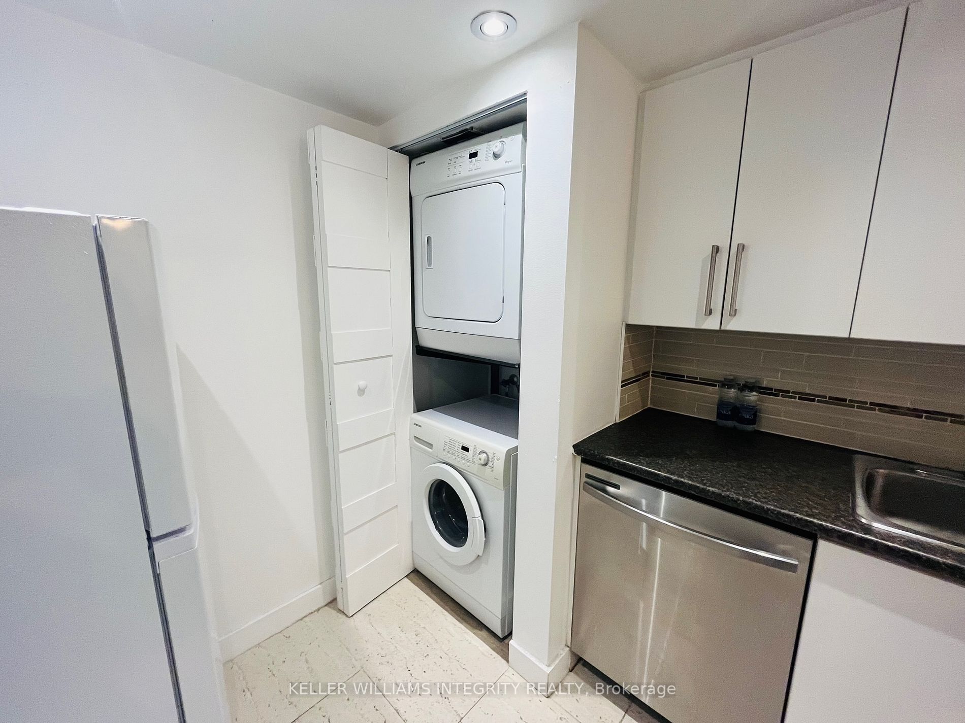 1001 Bay St, #406