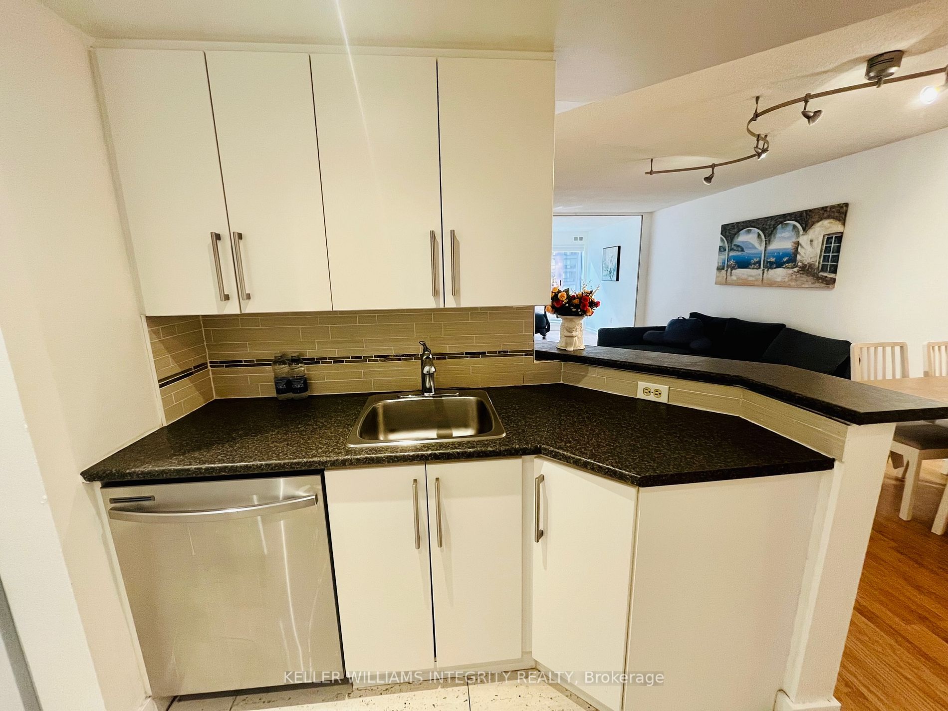 1001 Bay St, #406