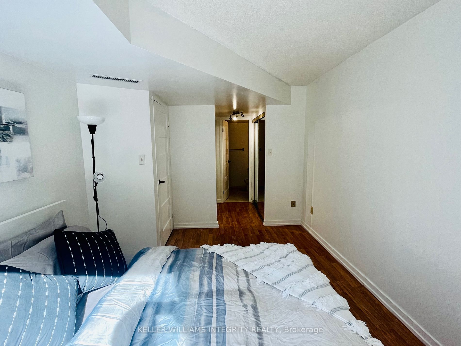 1001 Bay St, #406