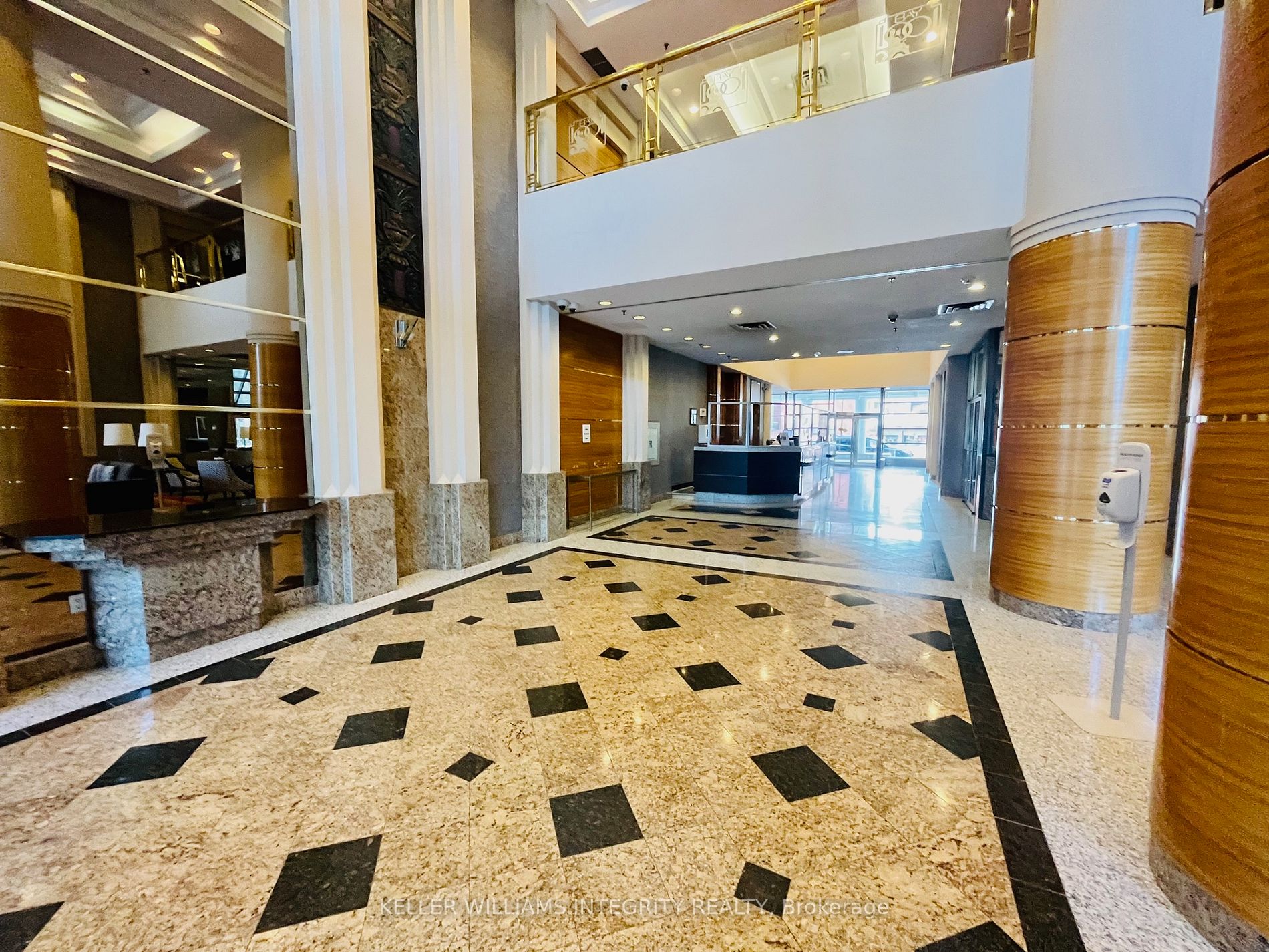 1001 Bay St, #406
