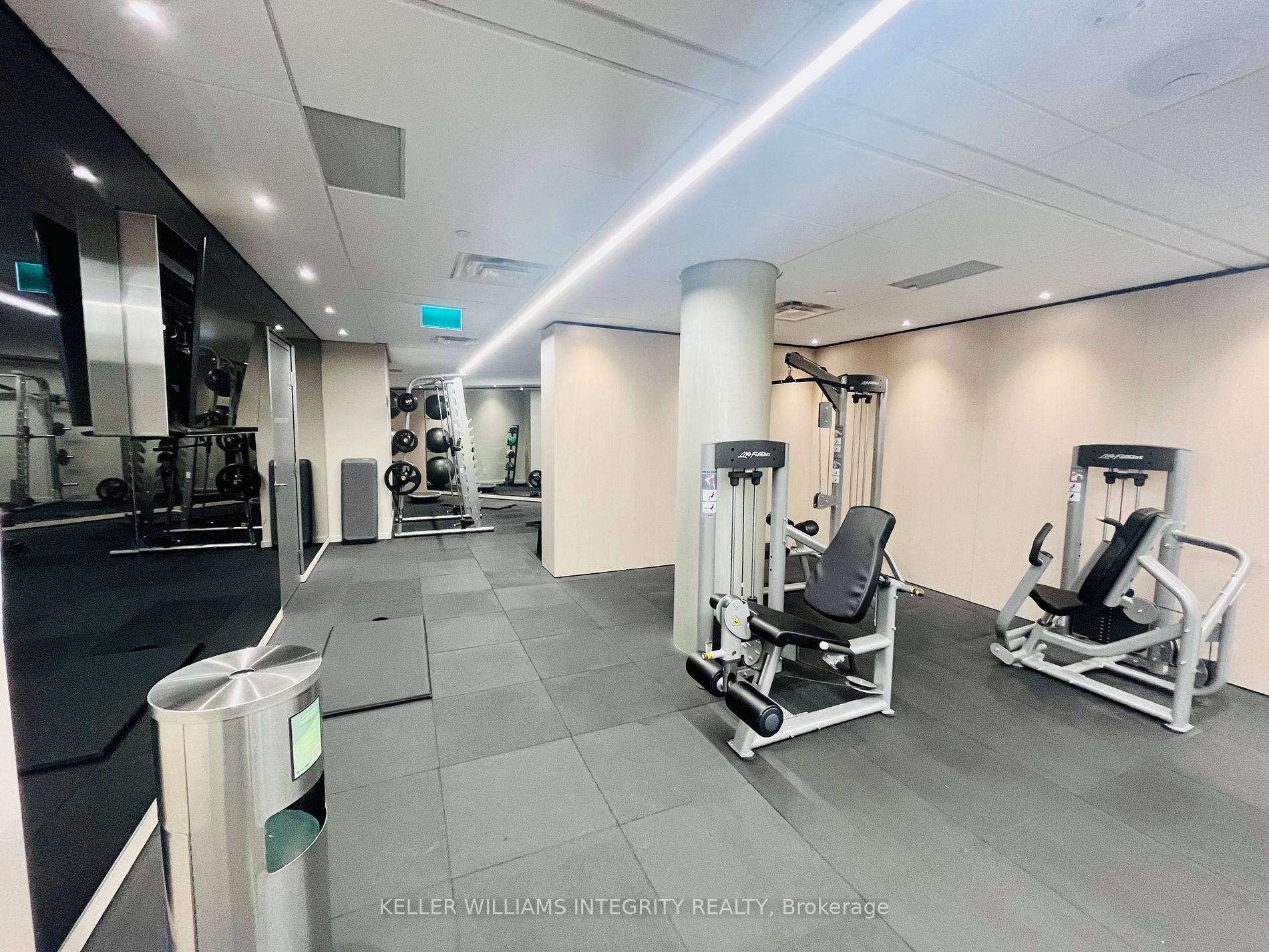 1001 Bay St, #406