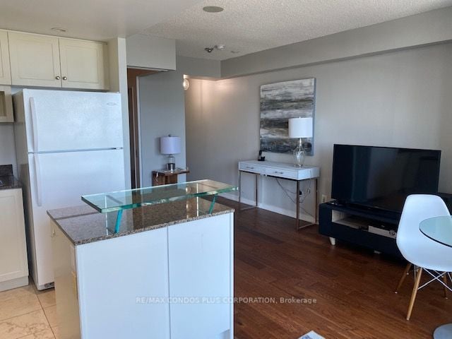 8 York St, #908