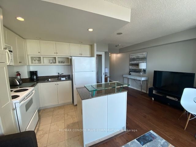 8 York St, #908