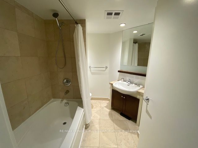 8 York St, #908