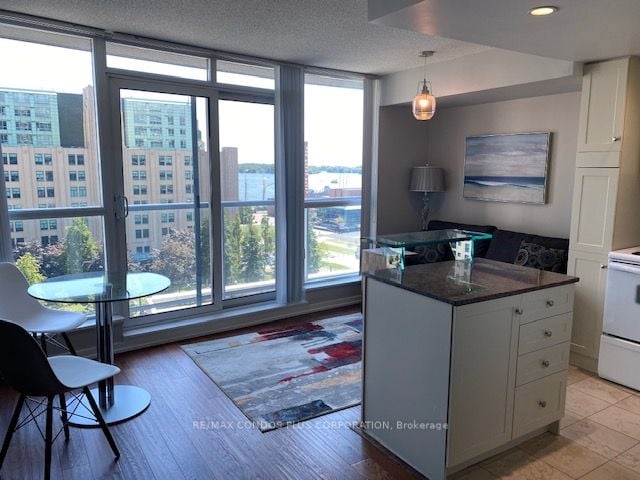 8 York St, #908