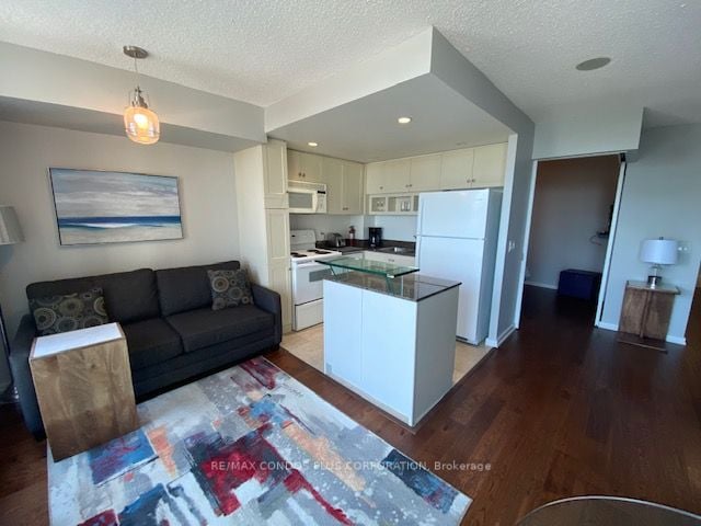 8 York St, #908