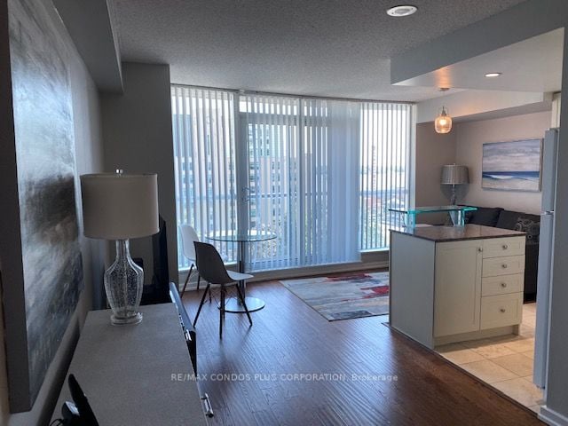 8 York St, #908