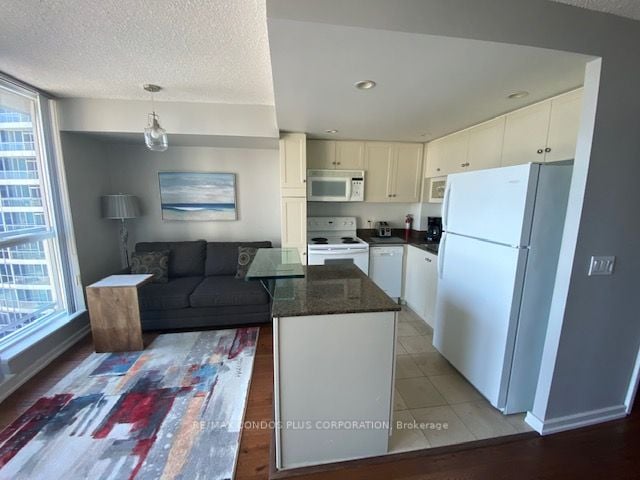 8 York St, #908