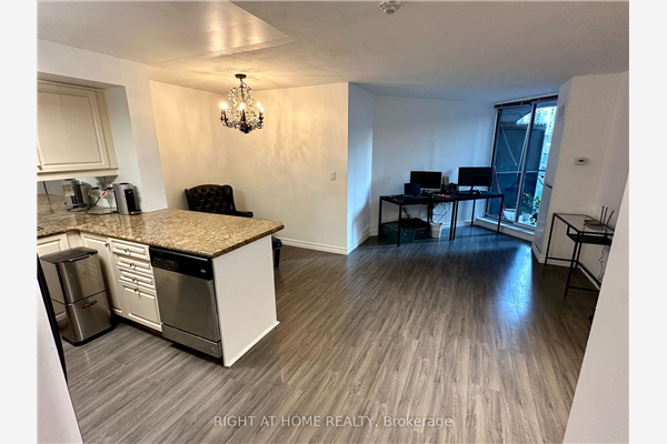 140 Simcoe St, Toronto