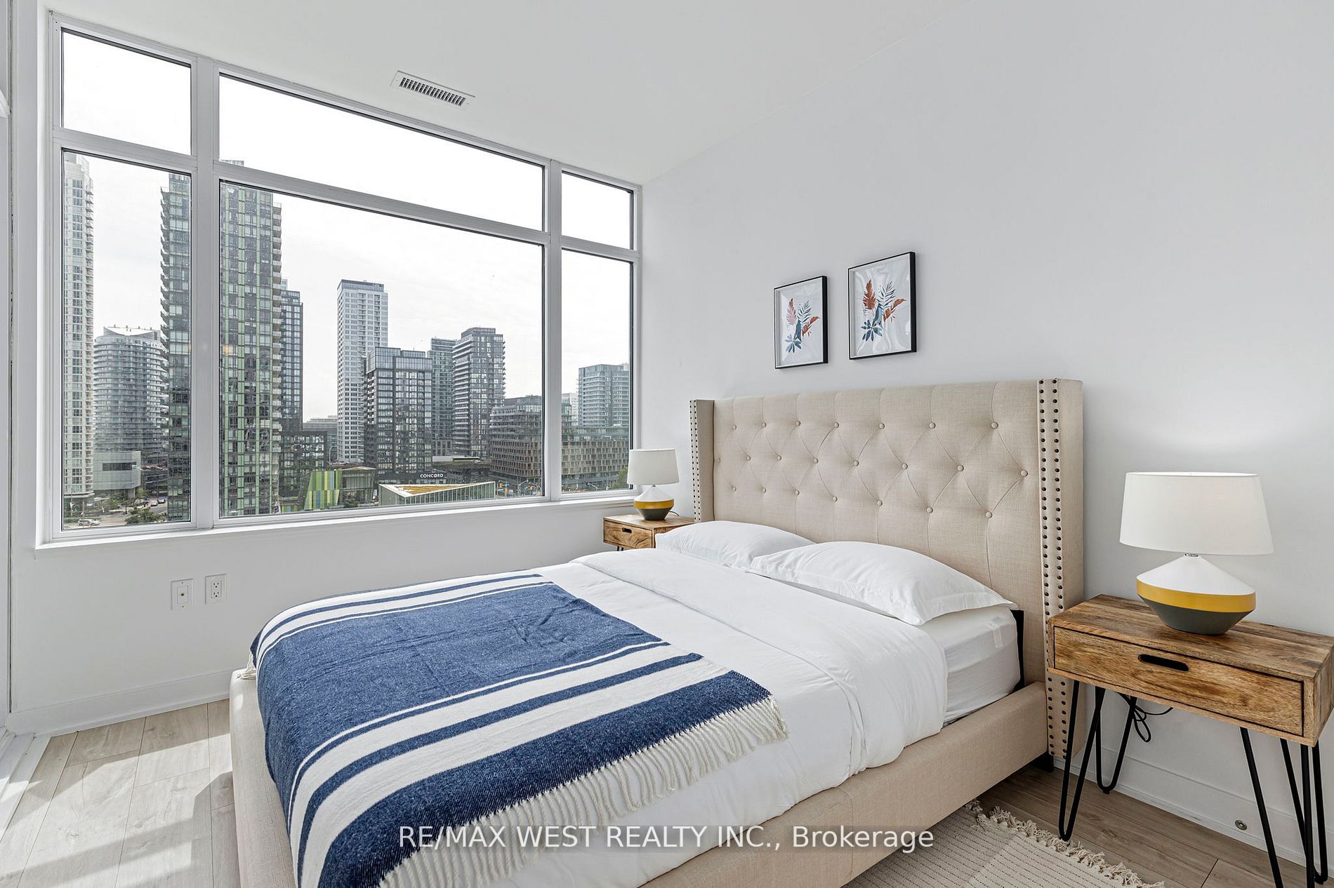 576 Front St W, #806E