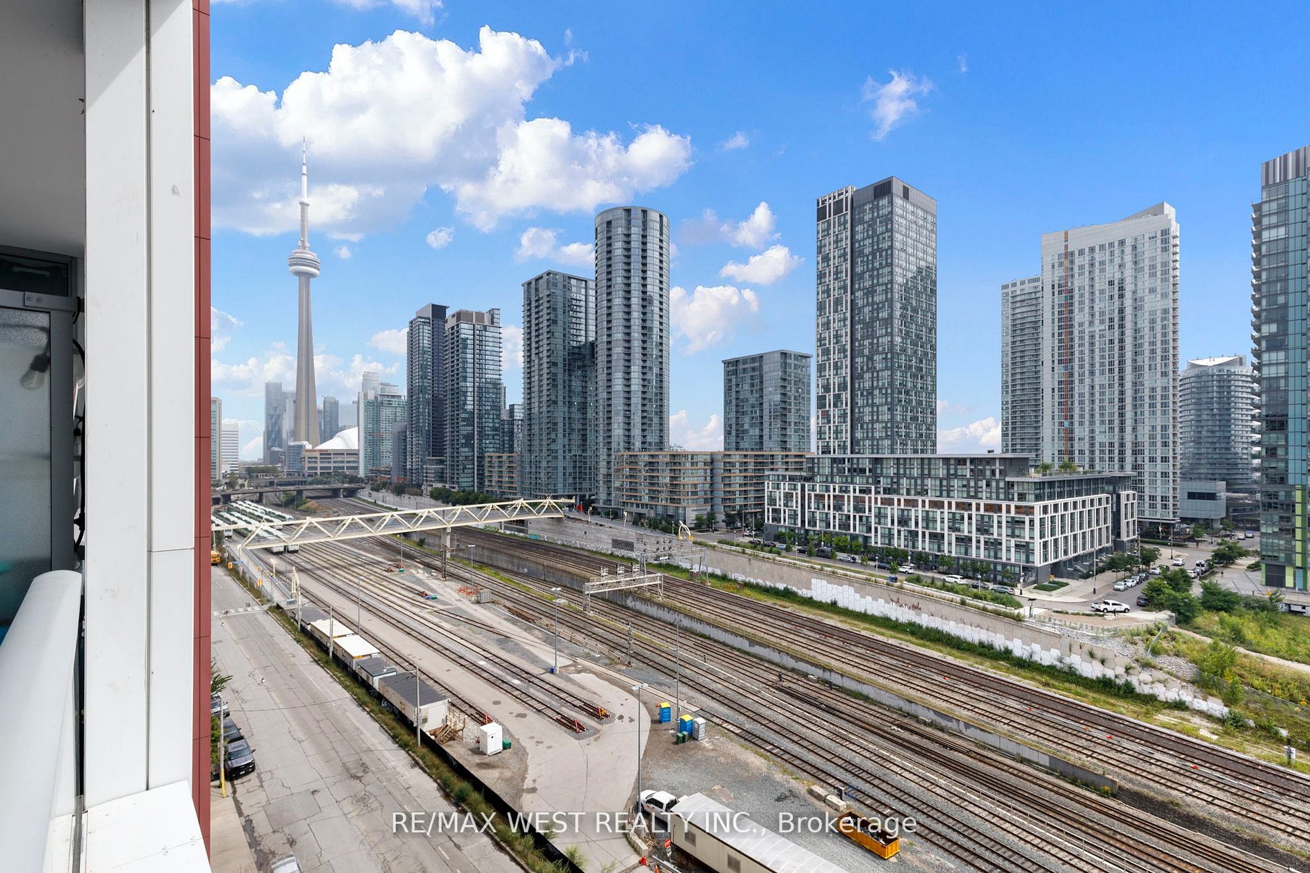 576 Front St W, #806E