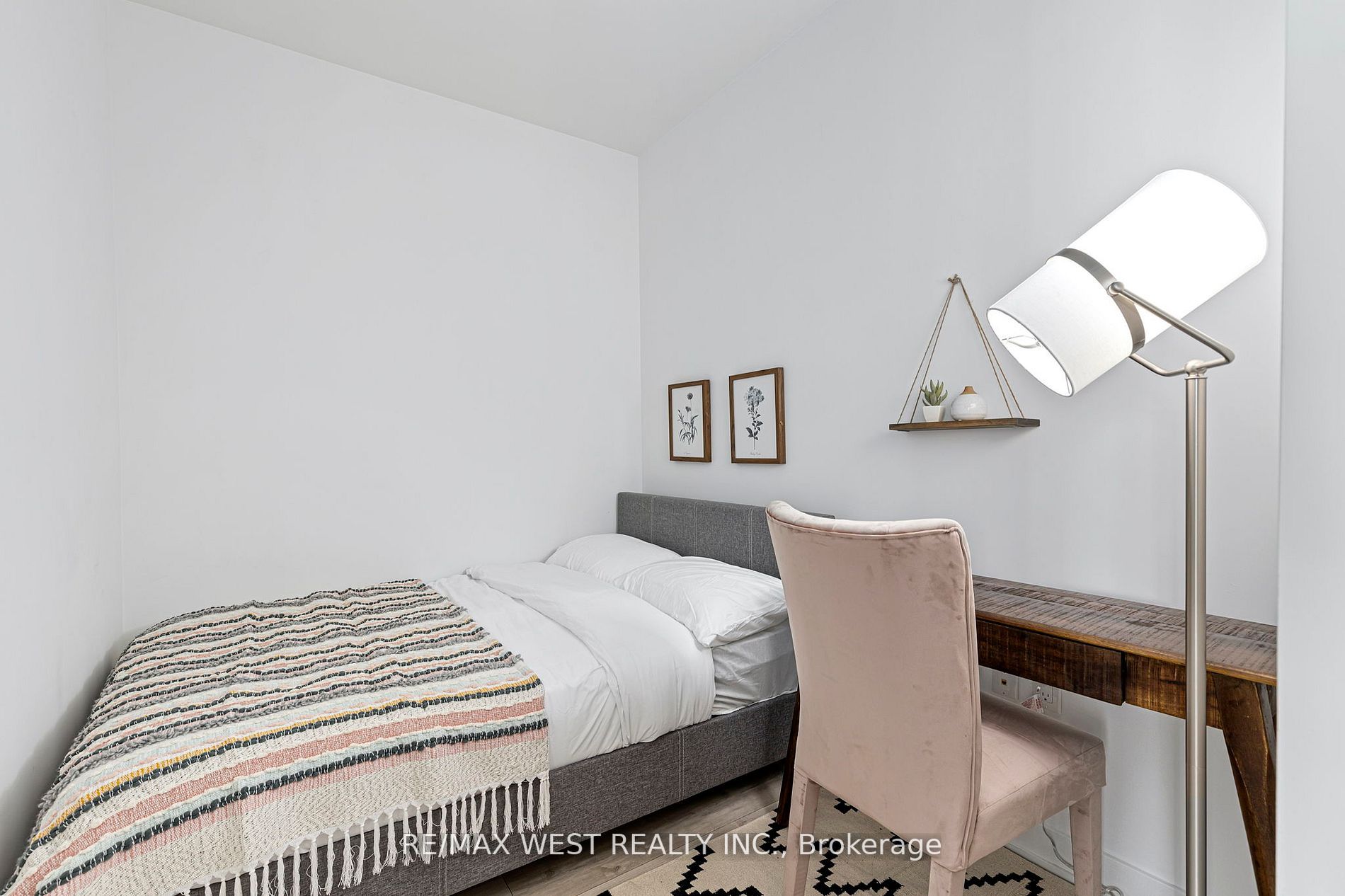 576 Front St W, #806E