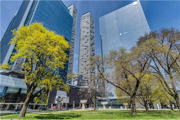 88 Harbour St, Toronto