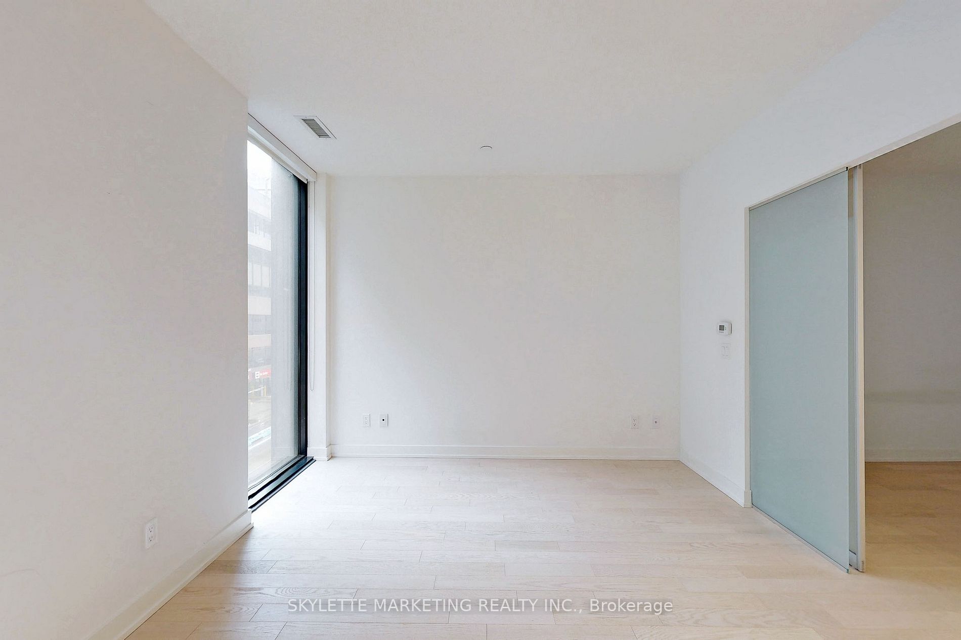25 Richmond St E, #218