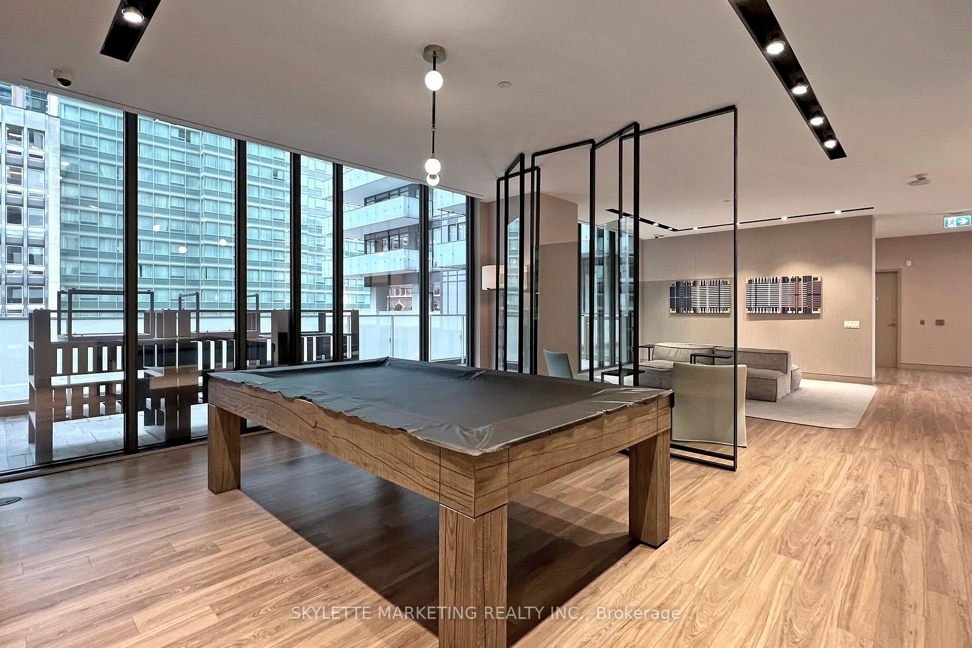 25 Richmond St E, #218