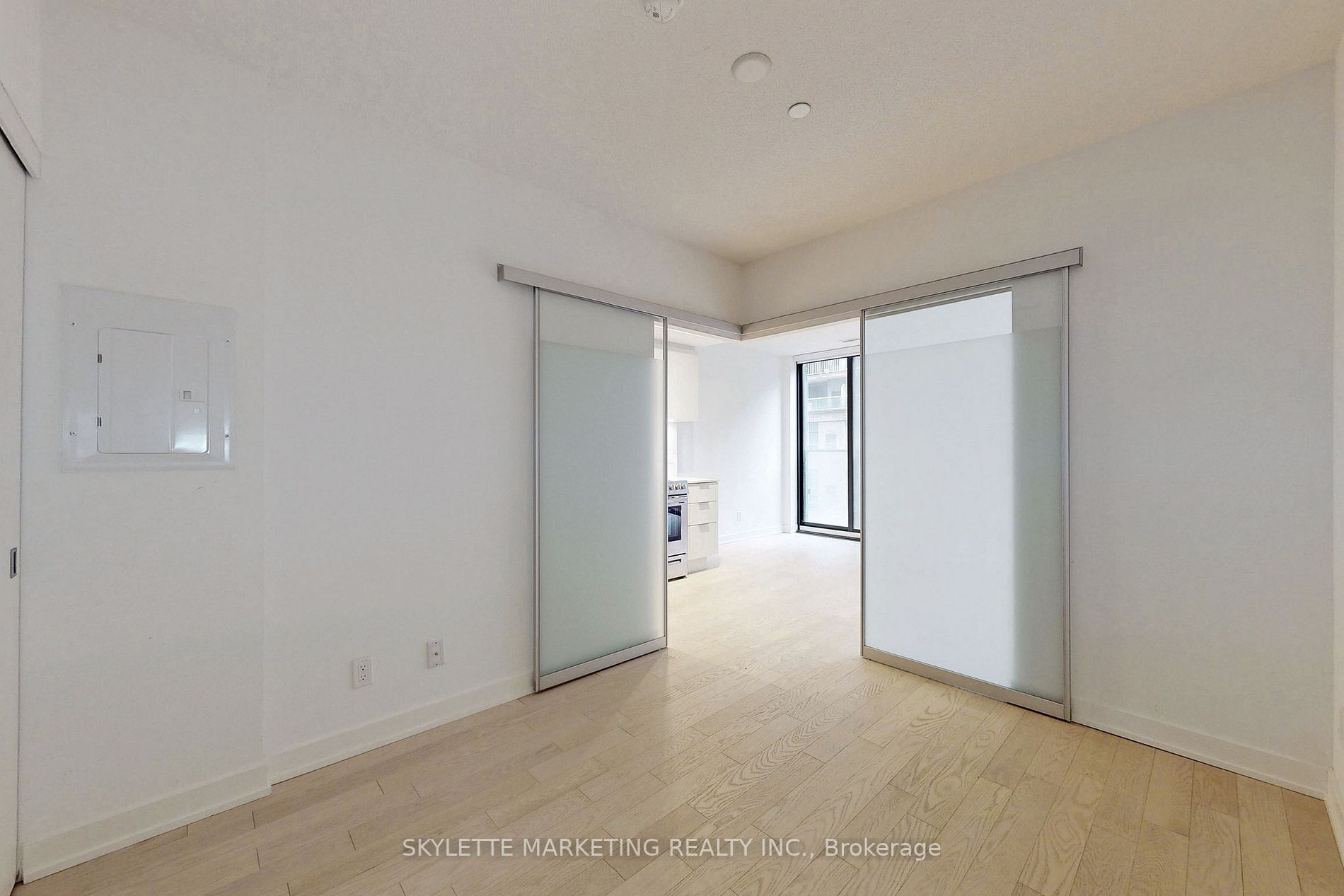 25 Richmond St E, #218