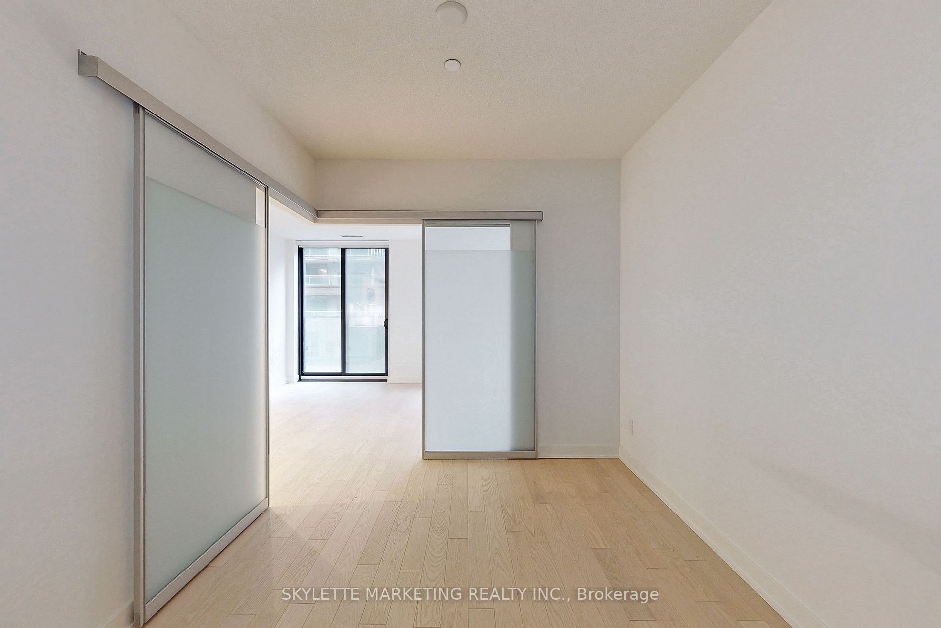 25 Richmond St E, #218