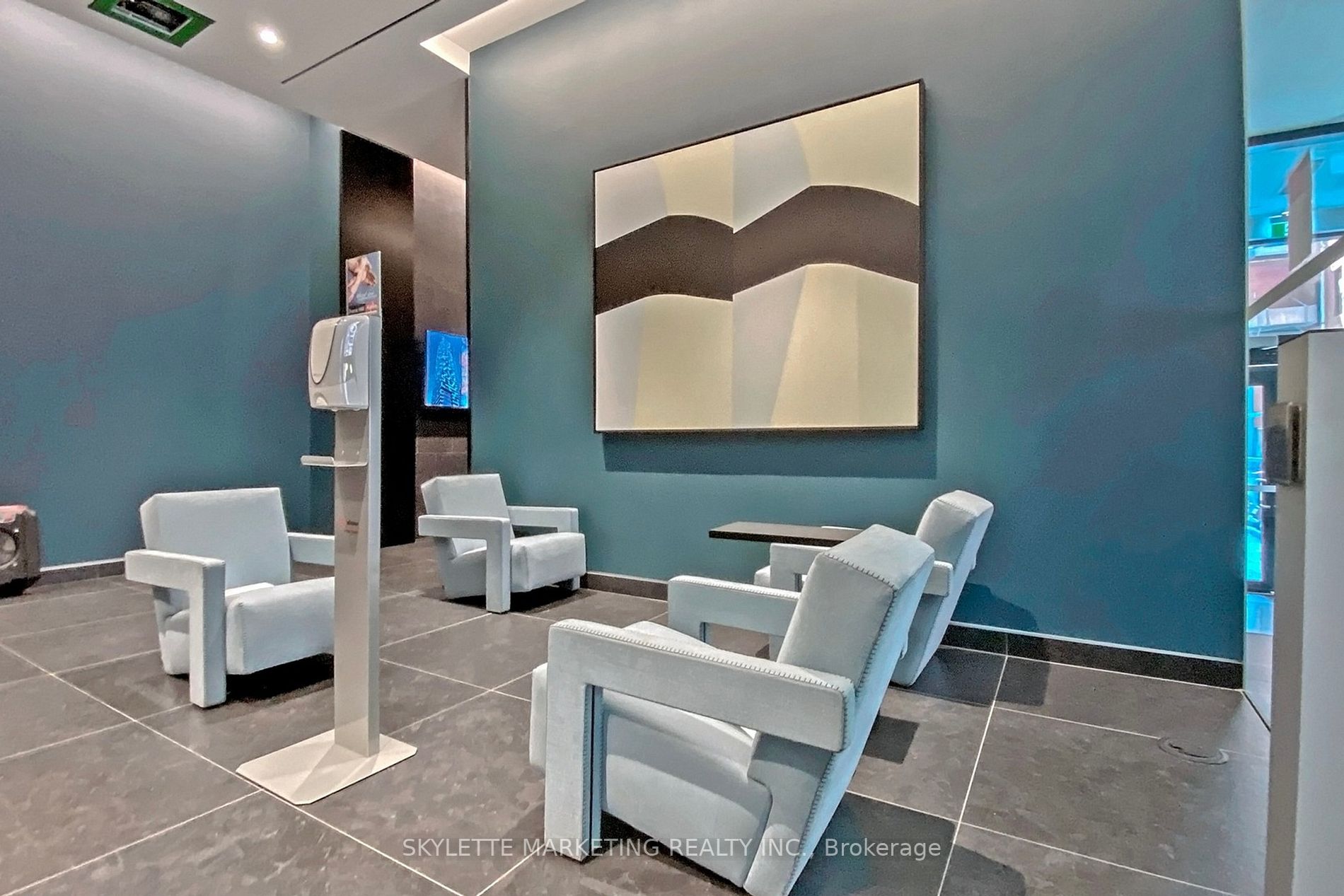 25 Richmond St E, #218