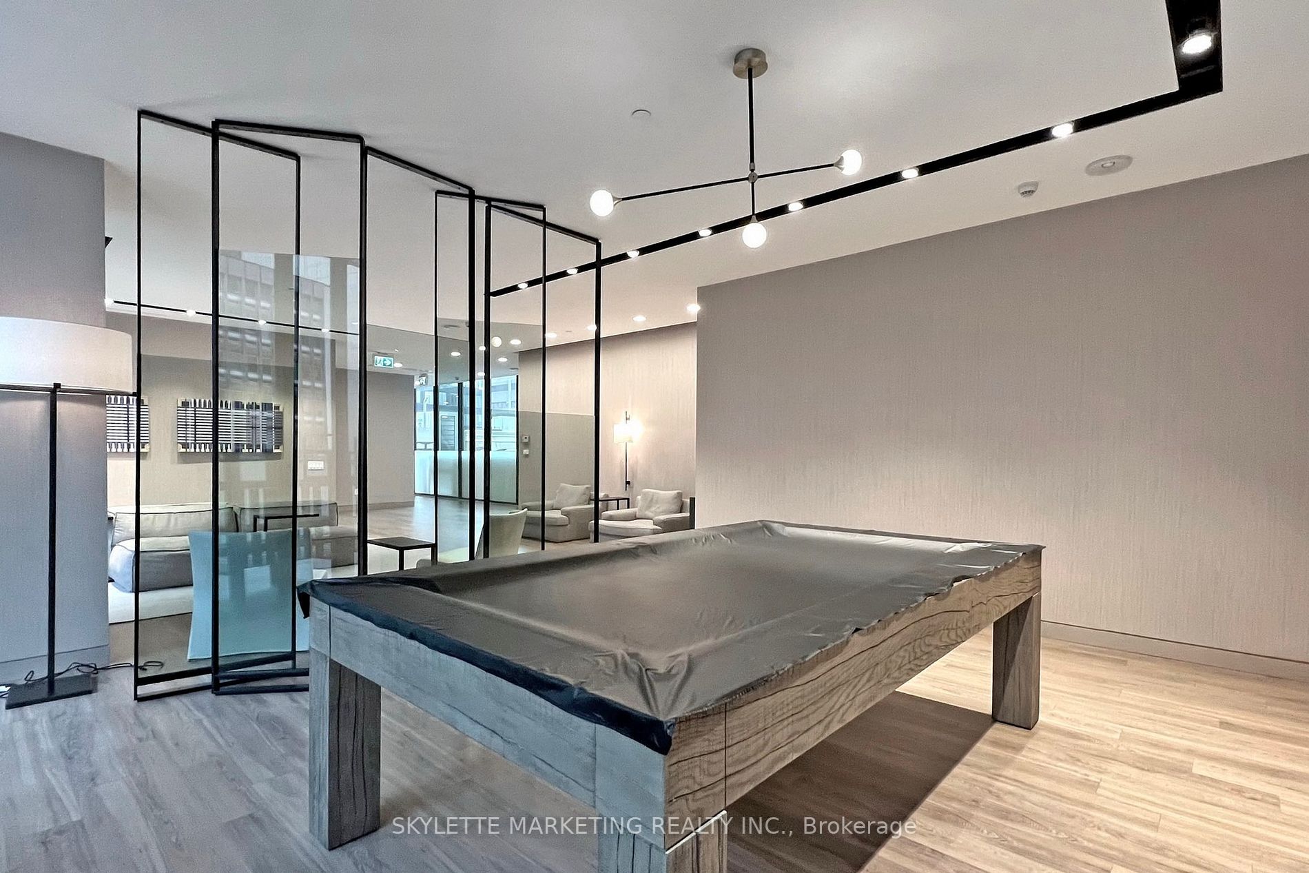 25 Richmond St E, #218