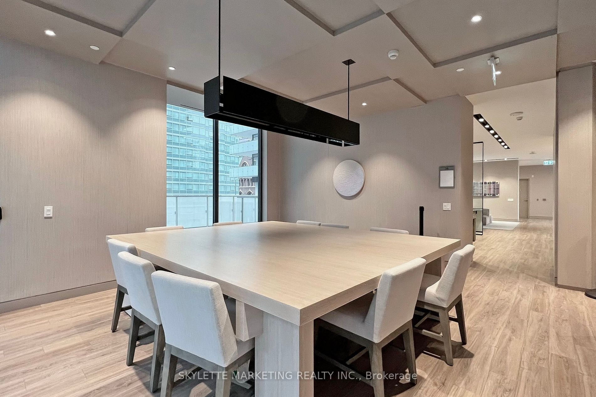 25 Richmond St E, #218