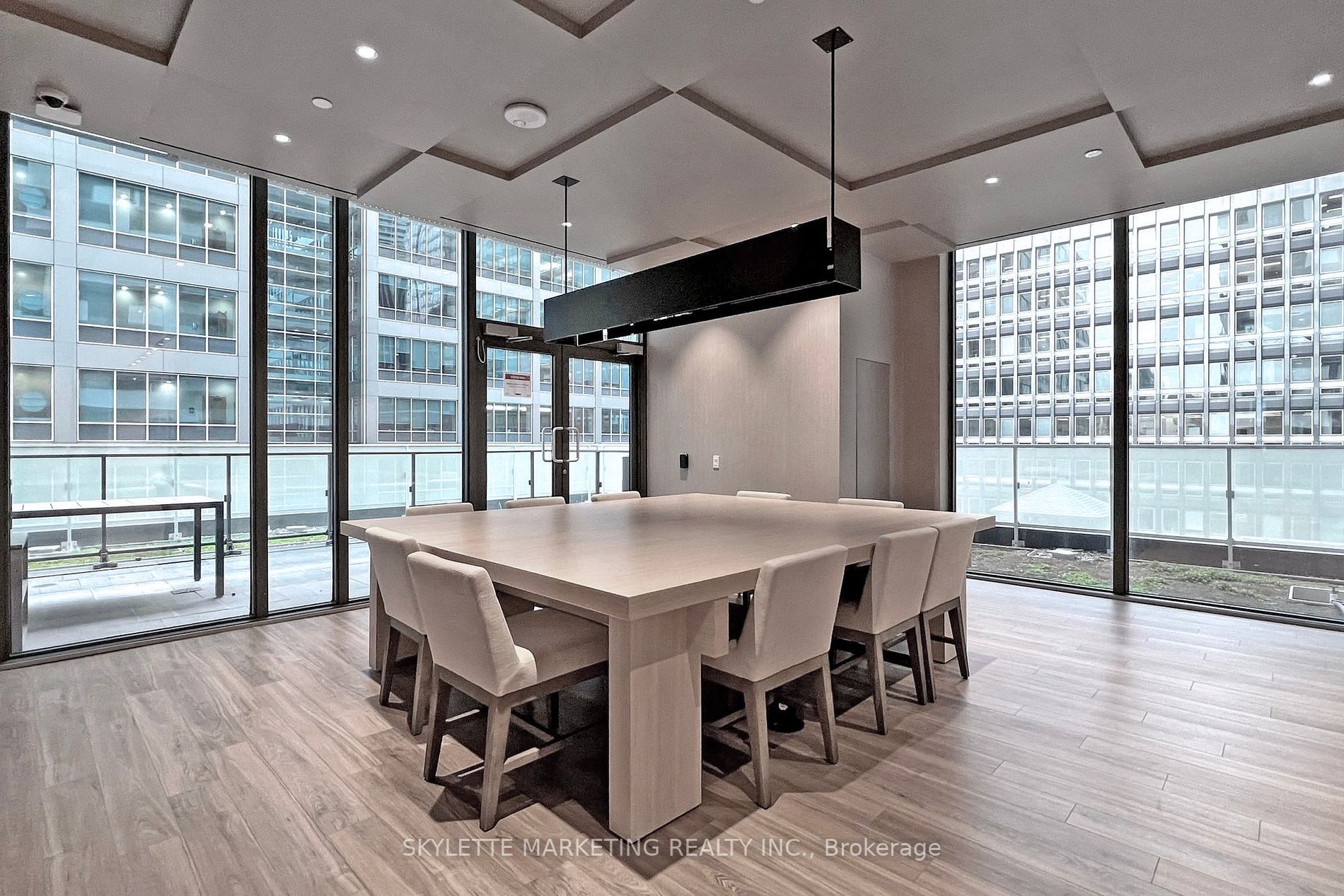 25 Richmond St E, #218