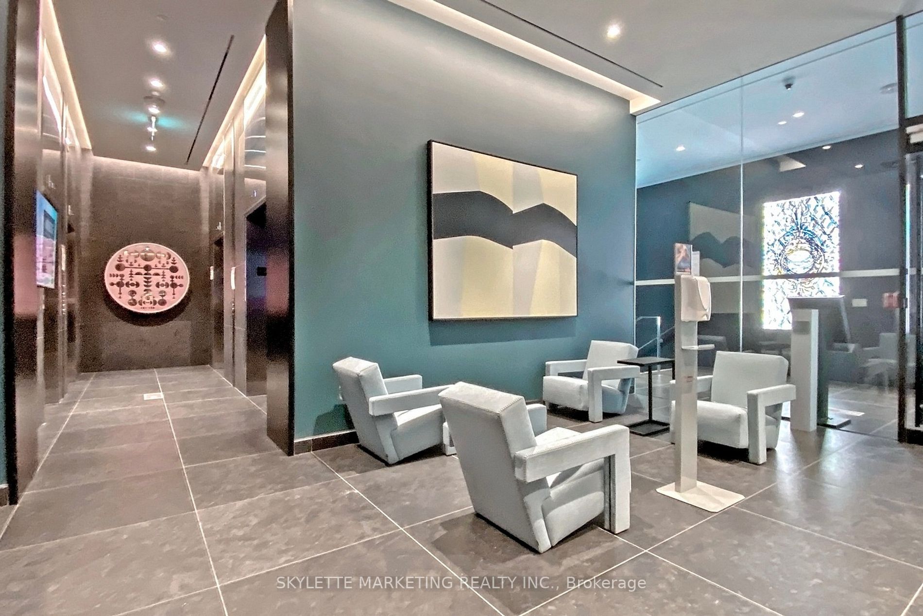 25 Richmond St E, #218