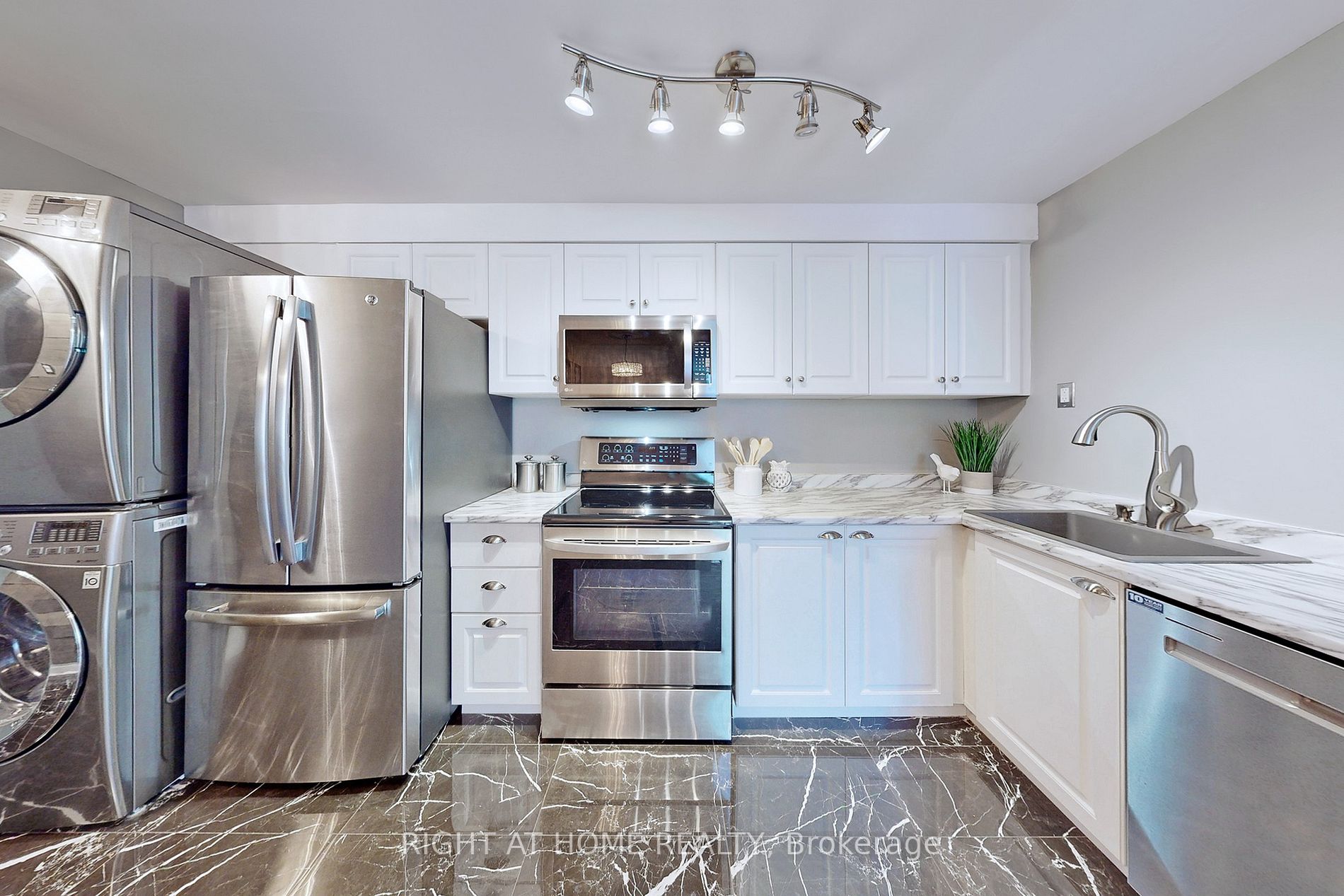 40 Scollard St, #507