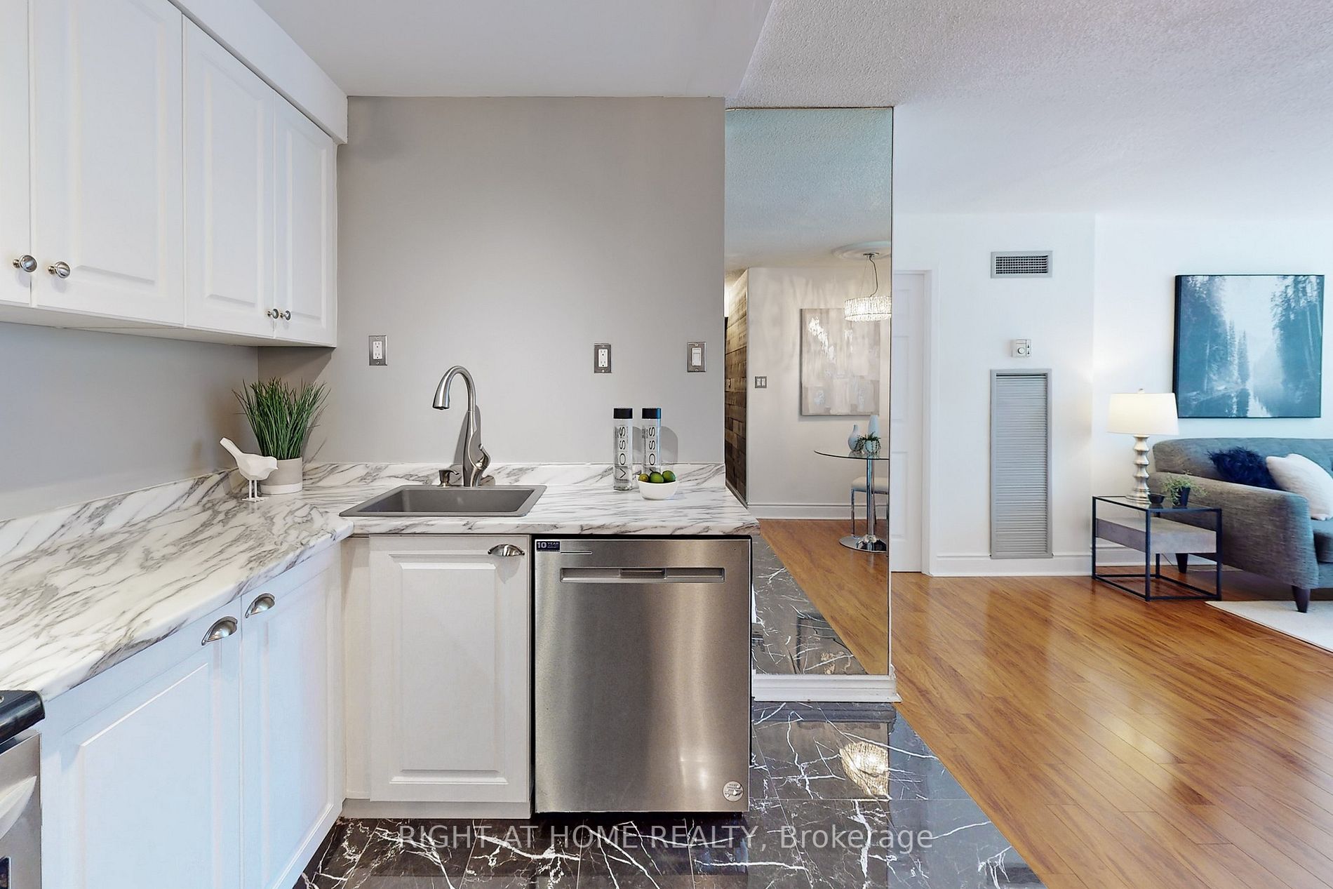 40 Scollard St, #507