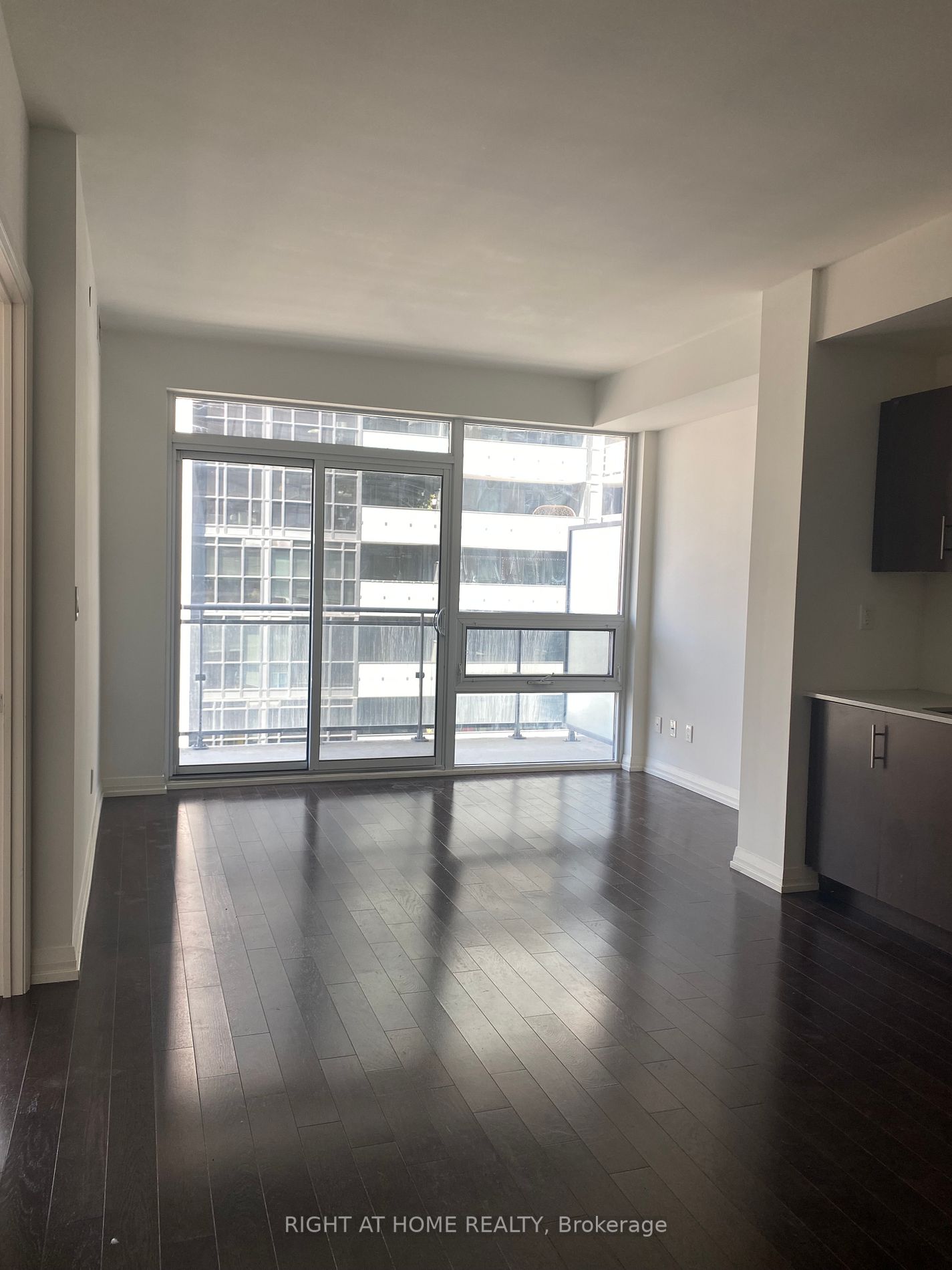 460 Adelaide St E, #1216