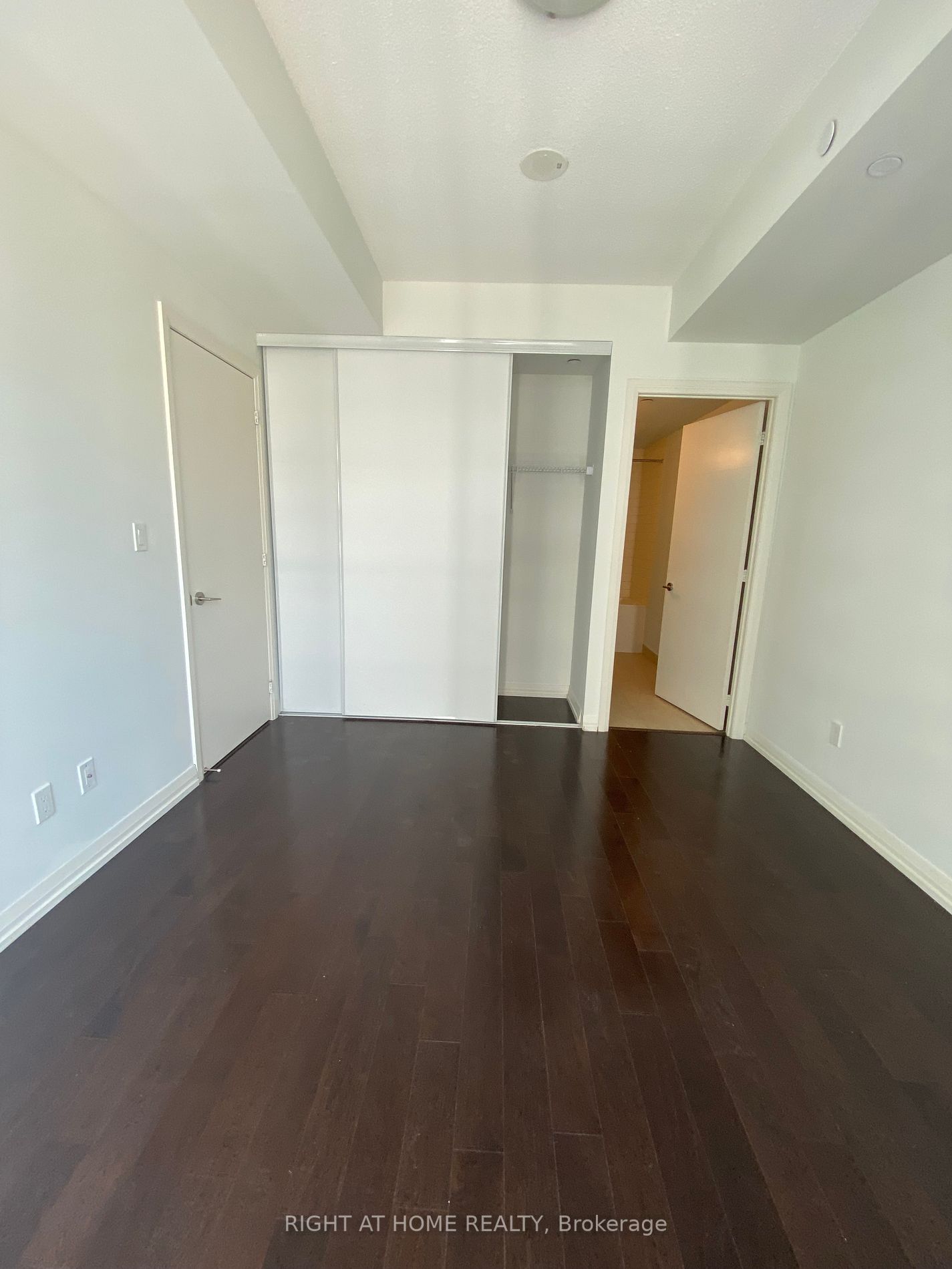 460 Adelaide St E, #1216