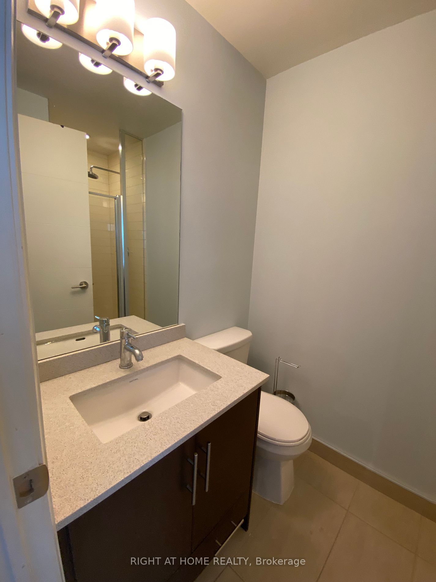 460 Adelaide St E, #1216